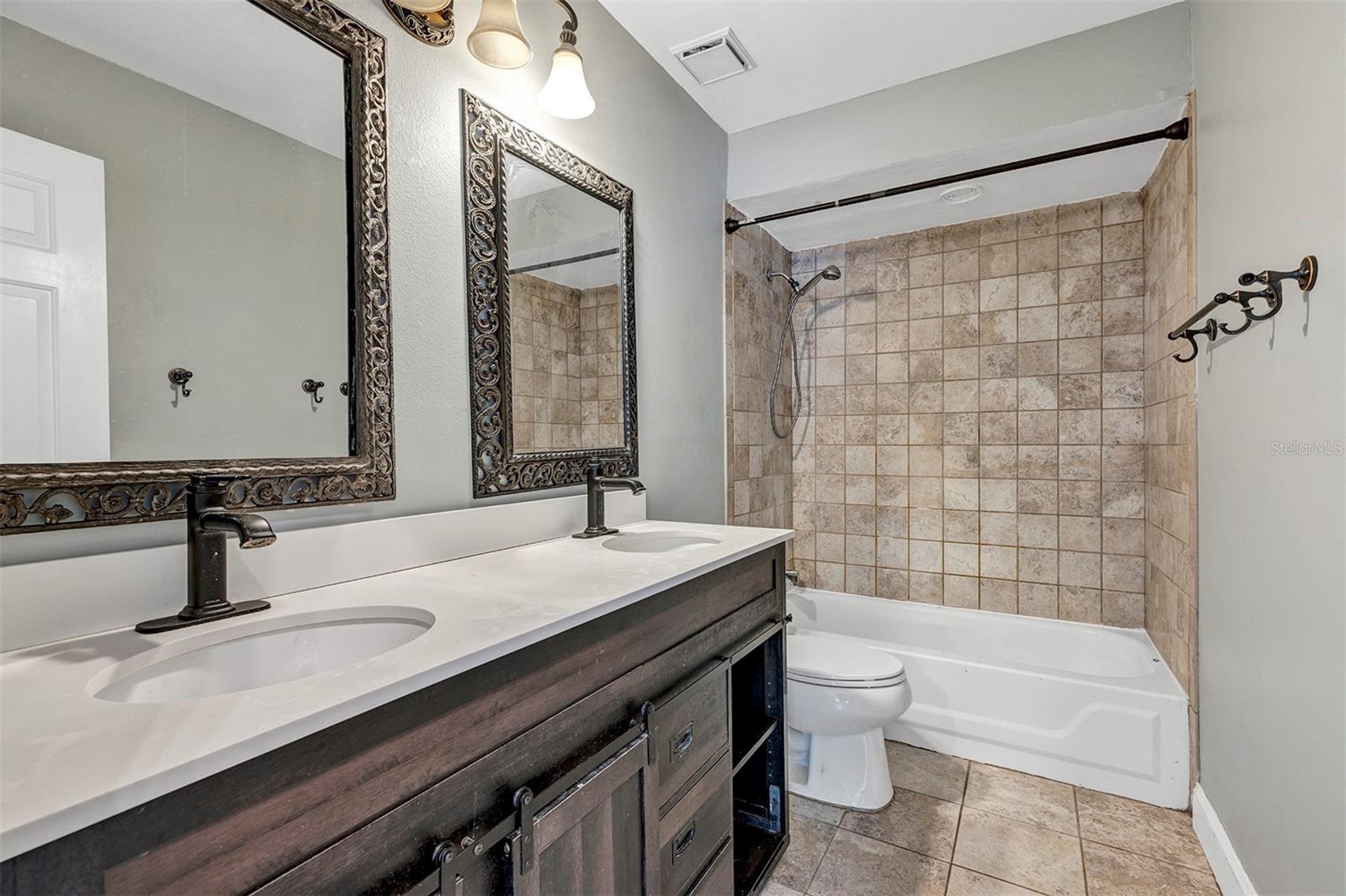 BENTLEY WOODS - Residential