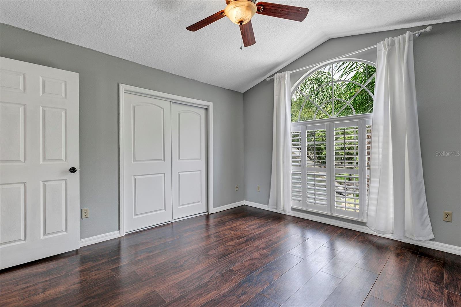 BENTLEY WOODS - Residential