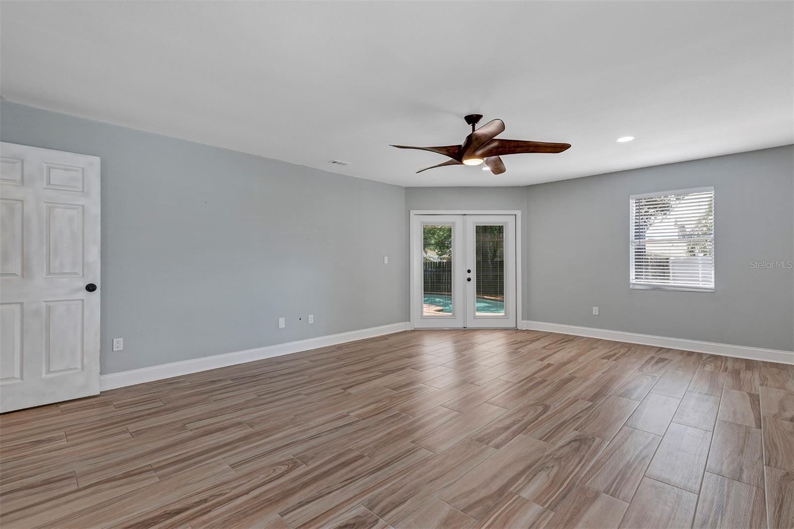 BENTLEY WOODS - Residential