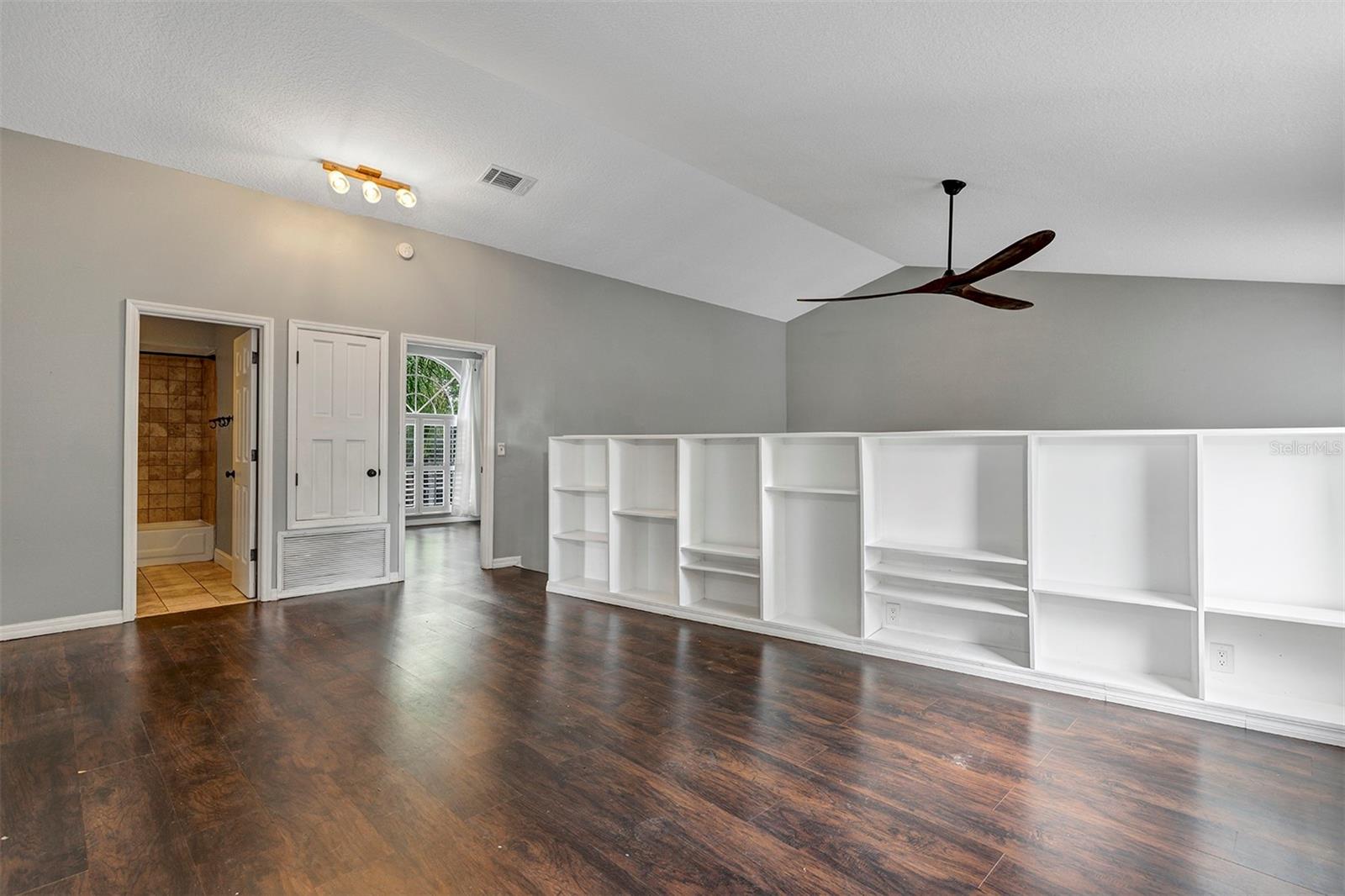 BENTLEY WOODS - Residential
