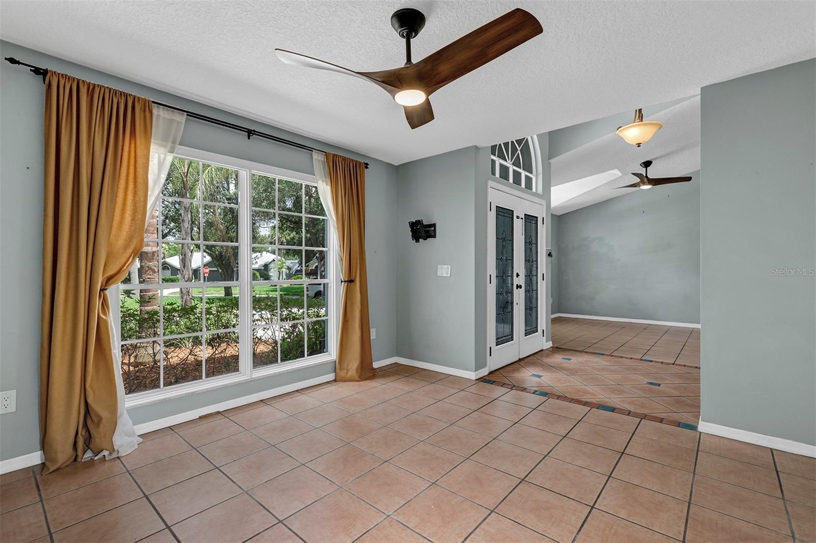 BENTLEY WOODS - Residential