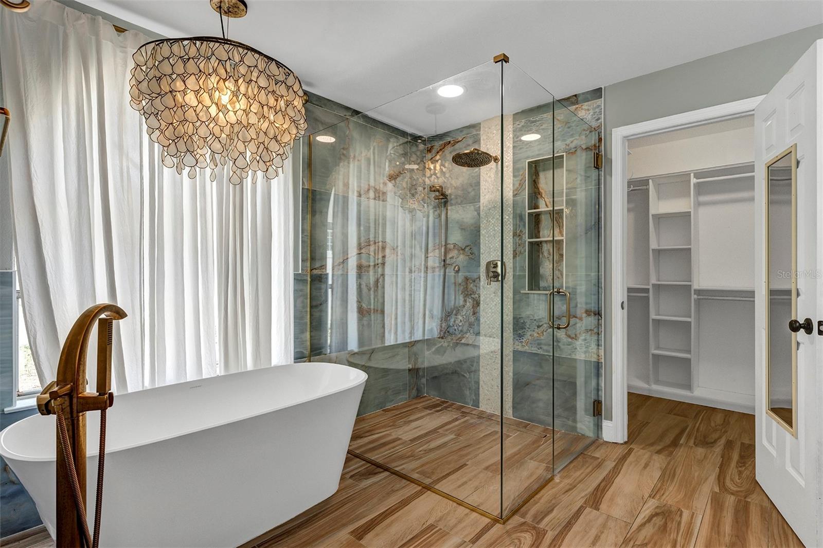 BENTLEY WOODS - Residential