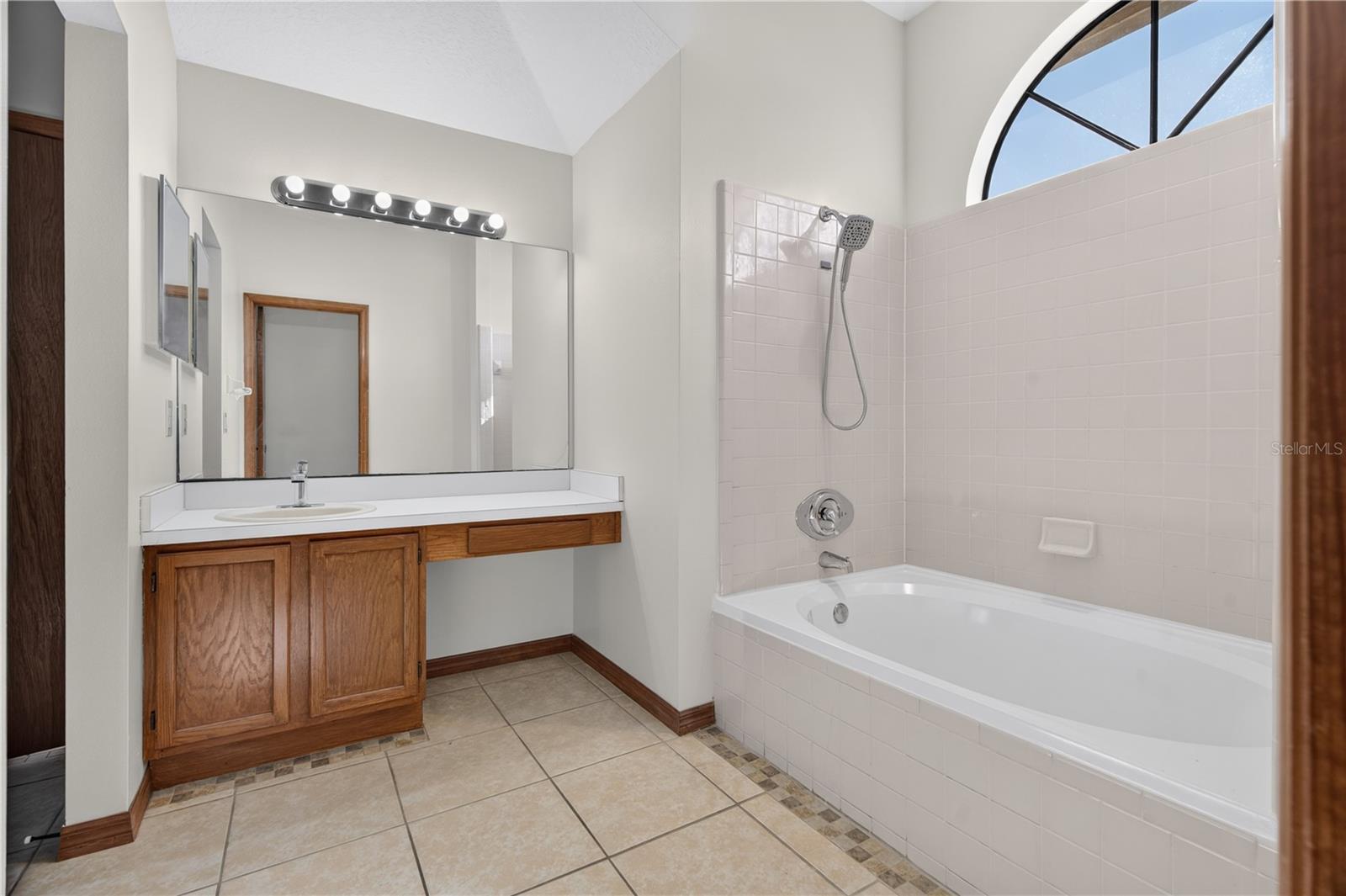 AUTUMN GLEN - Residential Lease