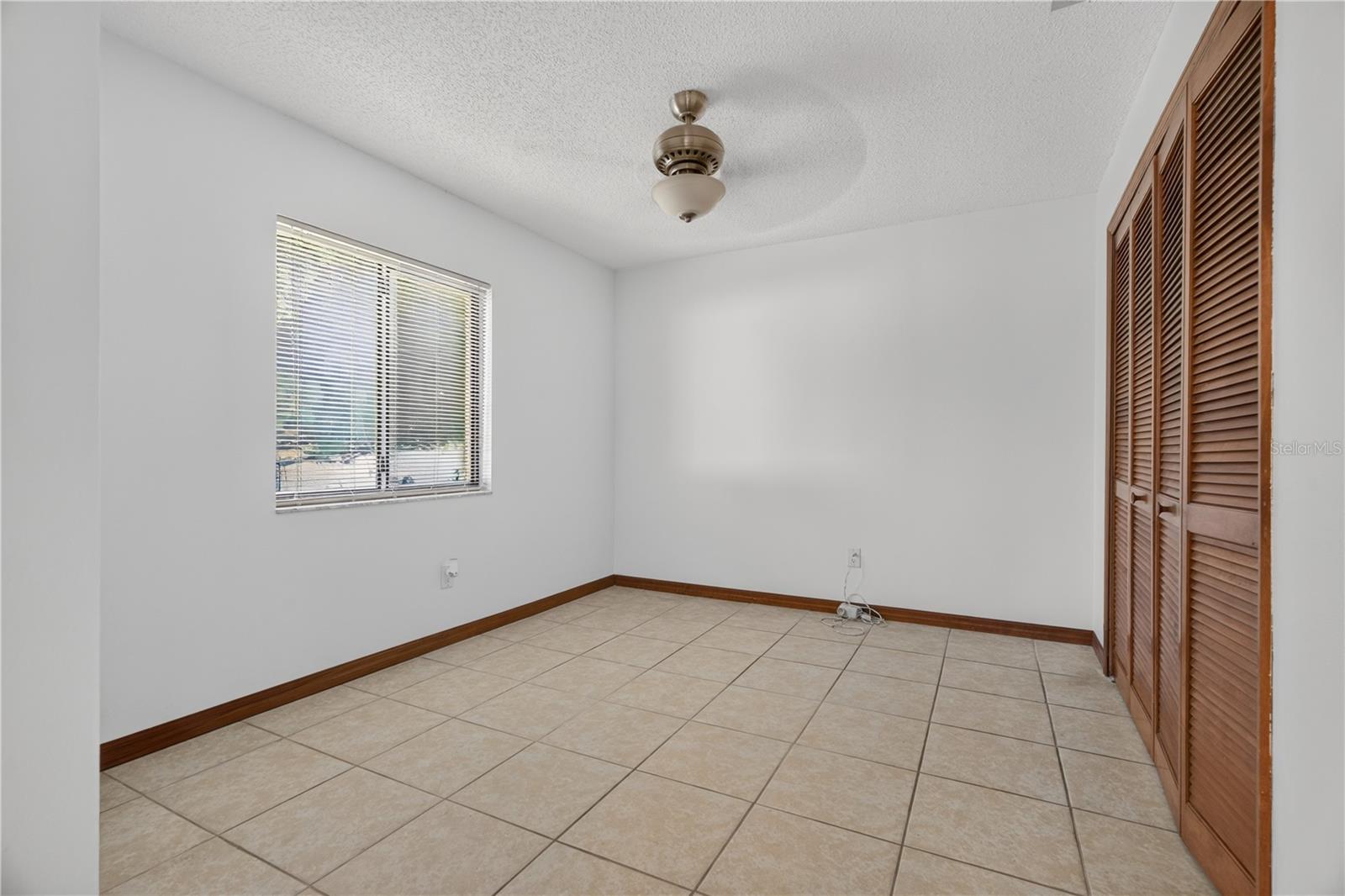 AUTUMN GLEN - Residential Lease