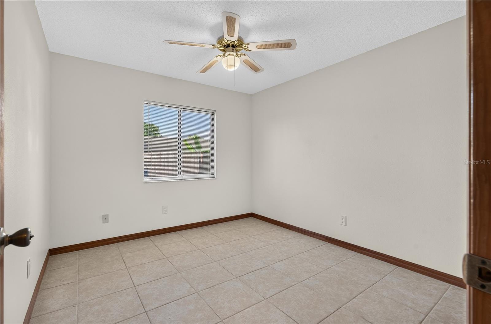 AUTUMN GLEN - Residential Lease