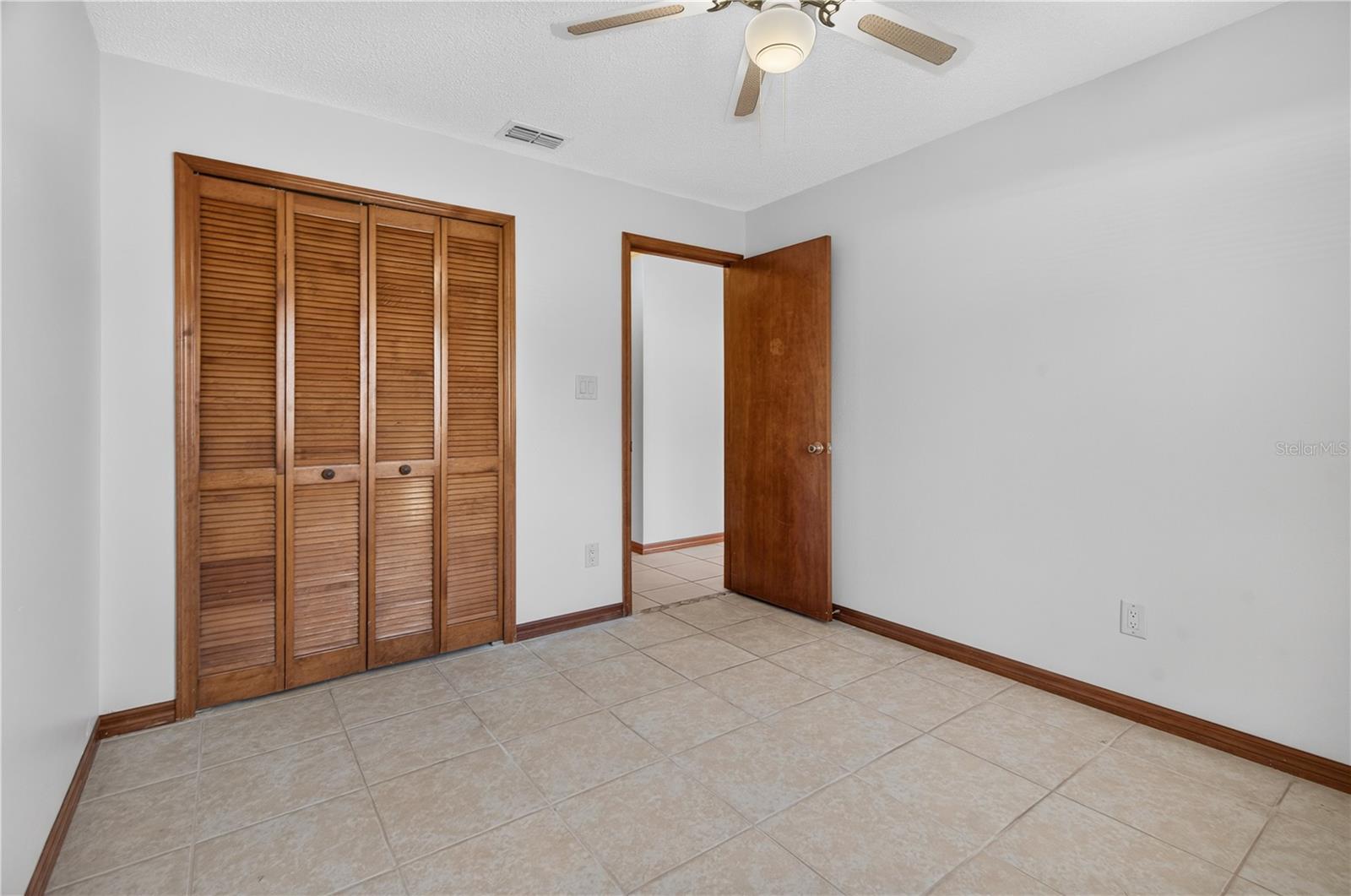 AUTUMN GLEN - Residential Lease