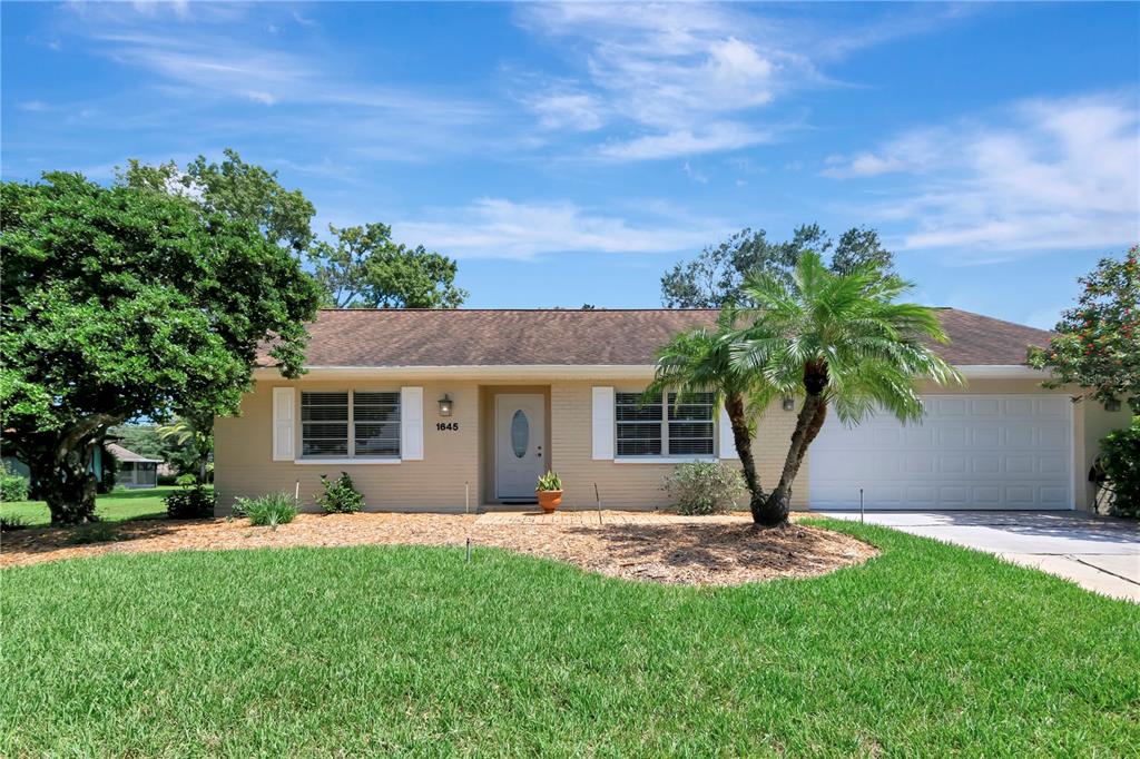 Located in the popular Highland Lakes 55+ Golf Community. 

This move-in-ready home is Clean, Bright & Updated. The Newberry Model Offers an Open Floor Plan: 2 Bedroom/2/Bath/2 Car Garage. The home features a spacious Living/Dining Room Combo w/Cathedral Ceiling and two large Skylights, with an additional Skylight in the guest bath, adding natural lighting to these rooms. The kitchen offers real wood-finish cabinets with stainless steel appliances and granite counter tops. This home also features an additional bonus room, an enclosed porch, most all windows are newer high-impact, and a new Amana washer and newer GE dryer. The paved back patio is ideal for impromptu gatherings and is perfect for those Florida BBQ’s. 
The monthly HOA fee of $109 provides more than one can imagine. The association membership includes almost 100 club benefits and activities, from a fabulous Saturday breakfast and casual parties to large dinner/dances and shows.  Activities also include card and game nights.  The arts and crafts annex invites you to broaden your creative horizons while releasing your creative self. Residents of the community also enjoy unlimited golf on a 27-hole course, tennis, pickleball, bocce, shuffleboard, an Olympic-size “heated” pool and spa, and scenic pontoon boat rides with the resident volunteer captain.   There is also an RV/Boat secured lot parking on Lake Tarpon, with boat access to the lake. Truly, there are far too many activities and social events available to mention. The HOA has even designed a local Highlander newspaper to keep you on track and informed, so you don’t miss a single activity. 
Seller's including a Home Warranty for one full year, this cover AC, Heating, W/H, Fridge, Oven, Washer and Dryer. 
This is the perfect place to live and enjoy all Highlander has to offer.