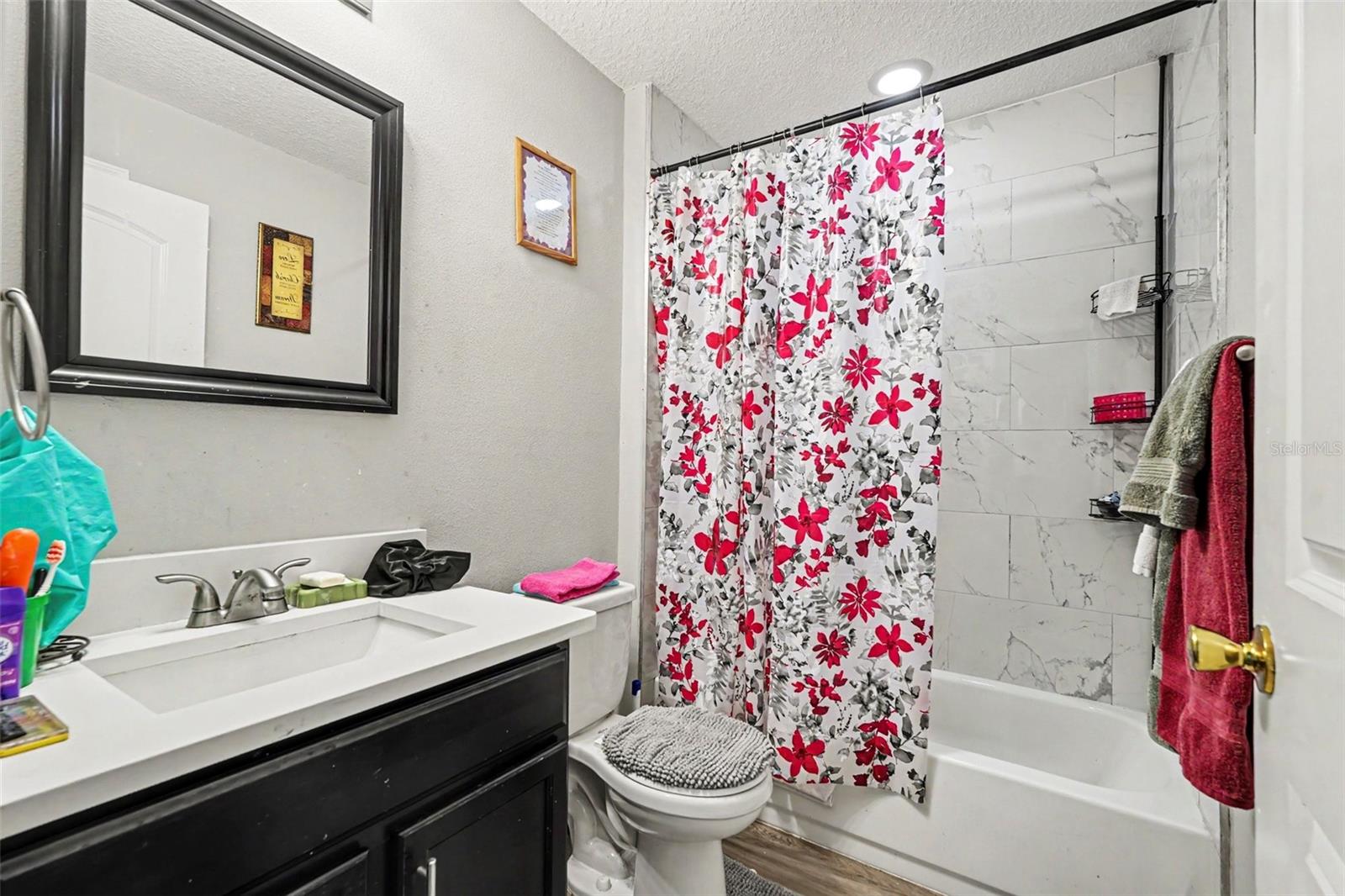 HILL N DALE UNIT 3 - Residential