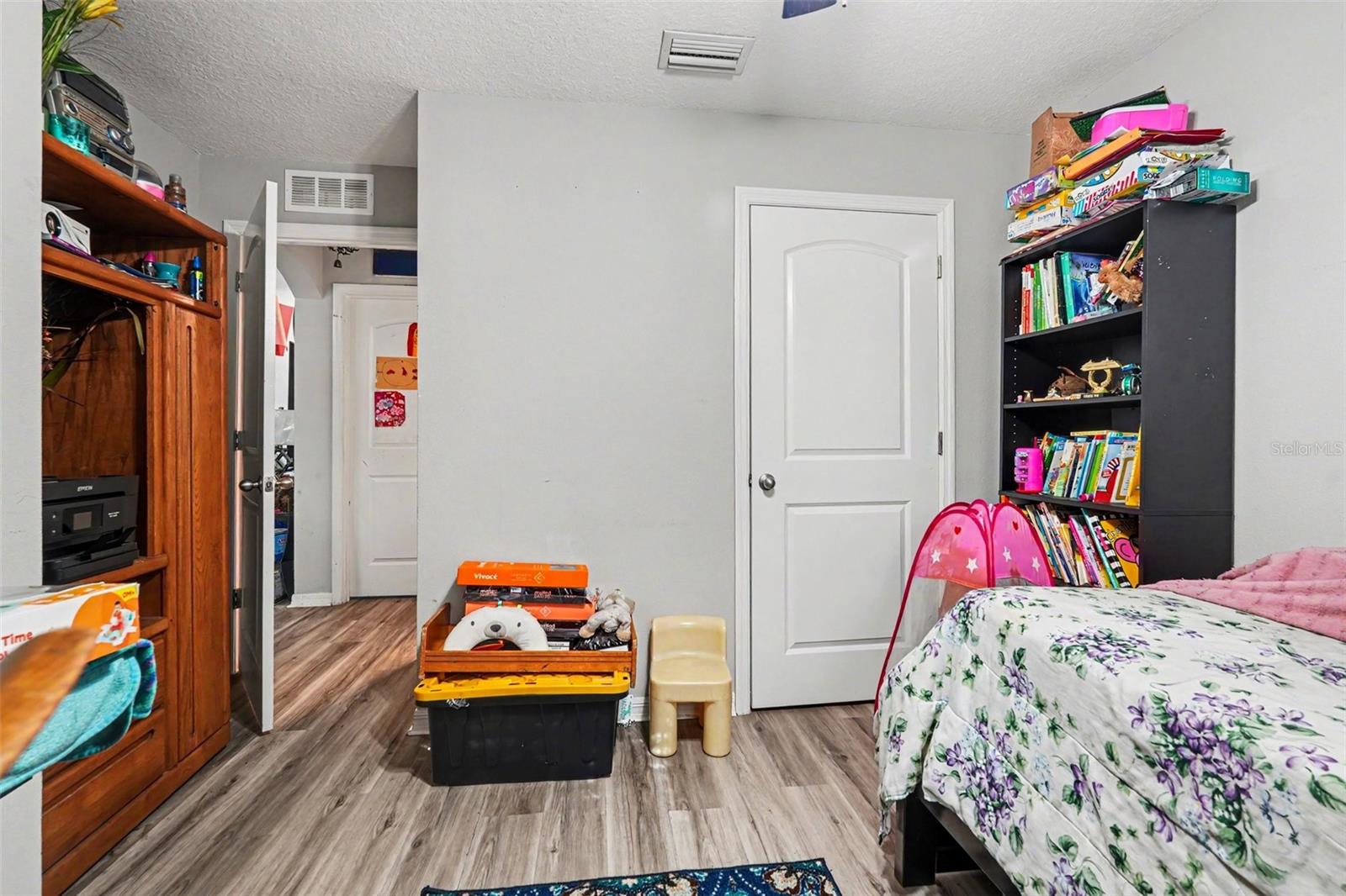 HILL N DALE UNIT 3 - Residential
