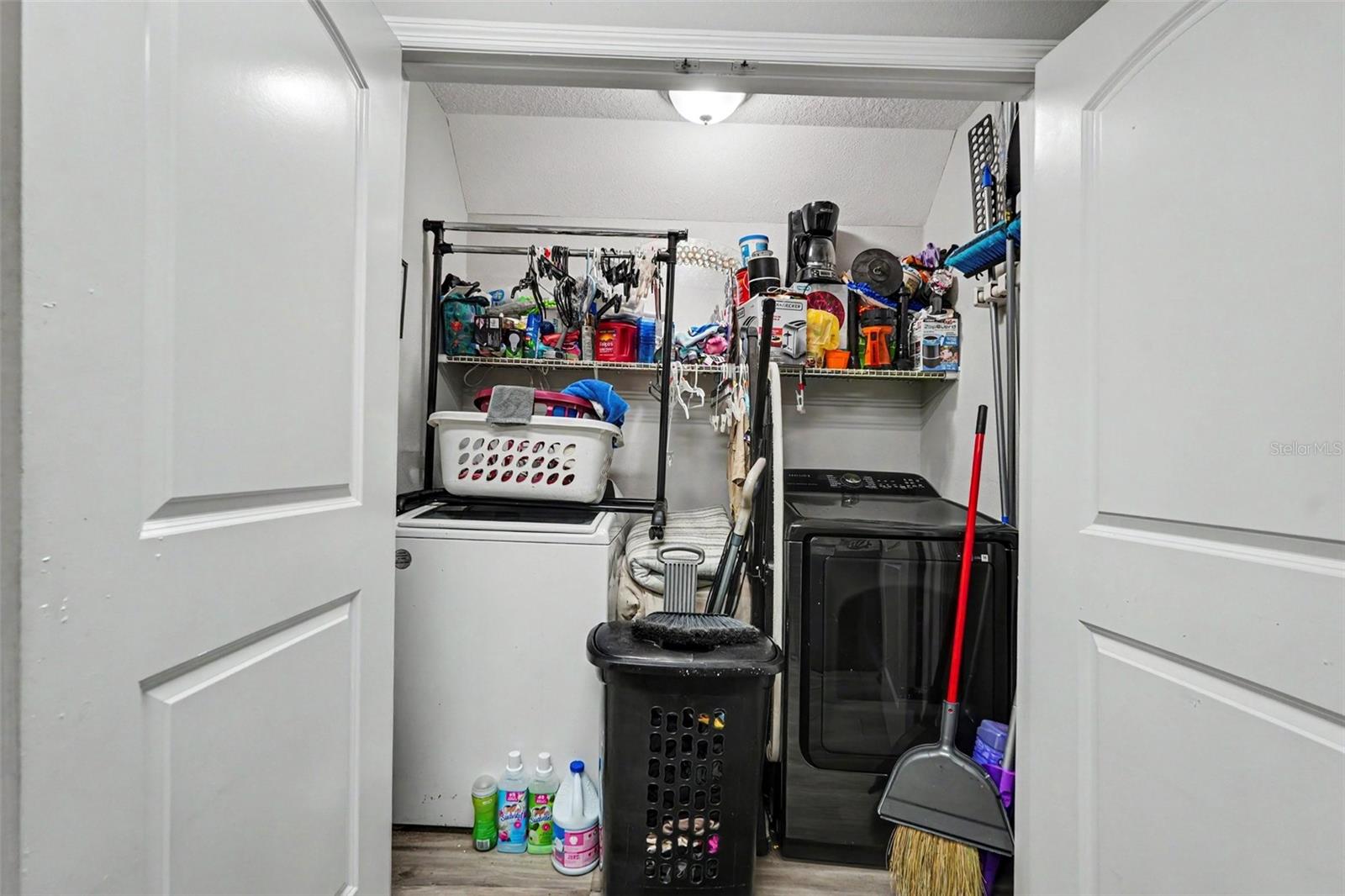 HILL N DALE UNIT 3 - Residential