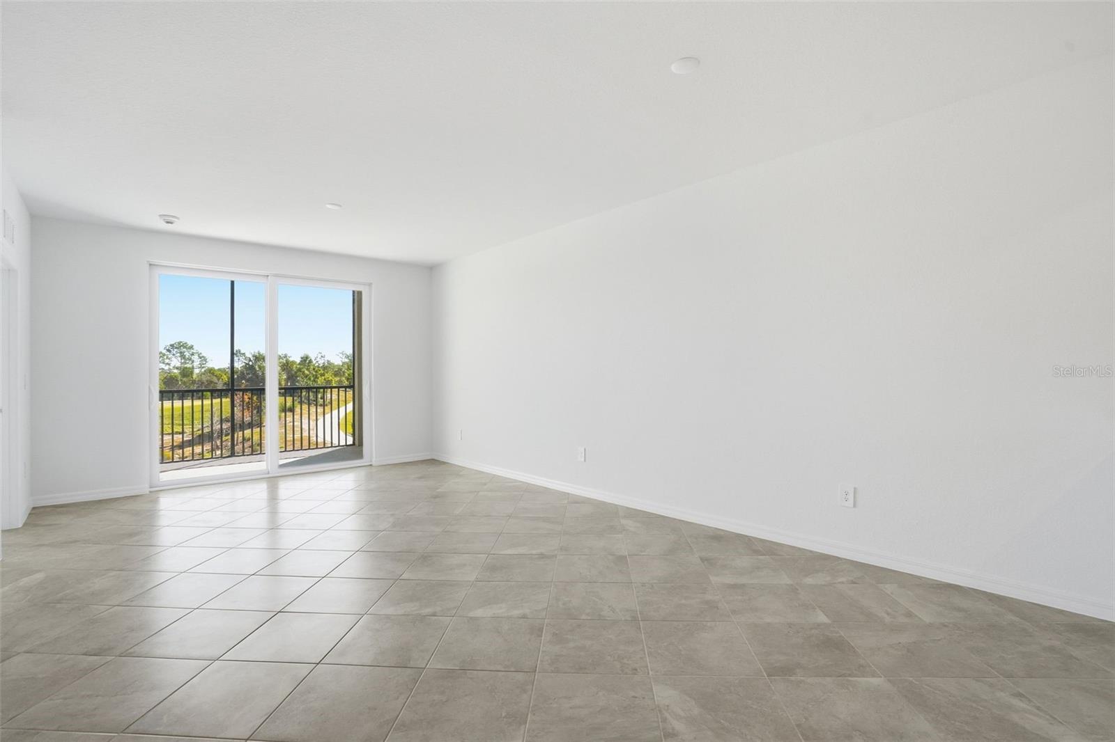 CALUSA COUNTRY CLUB - Residential