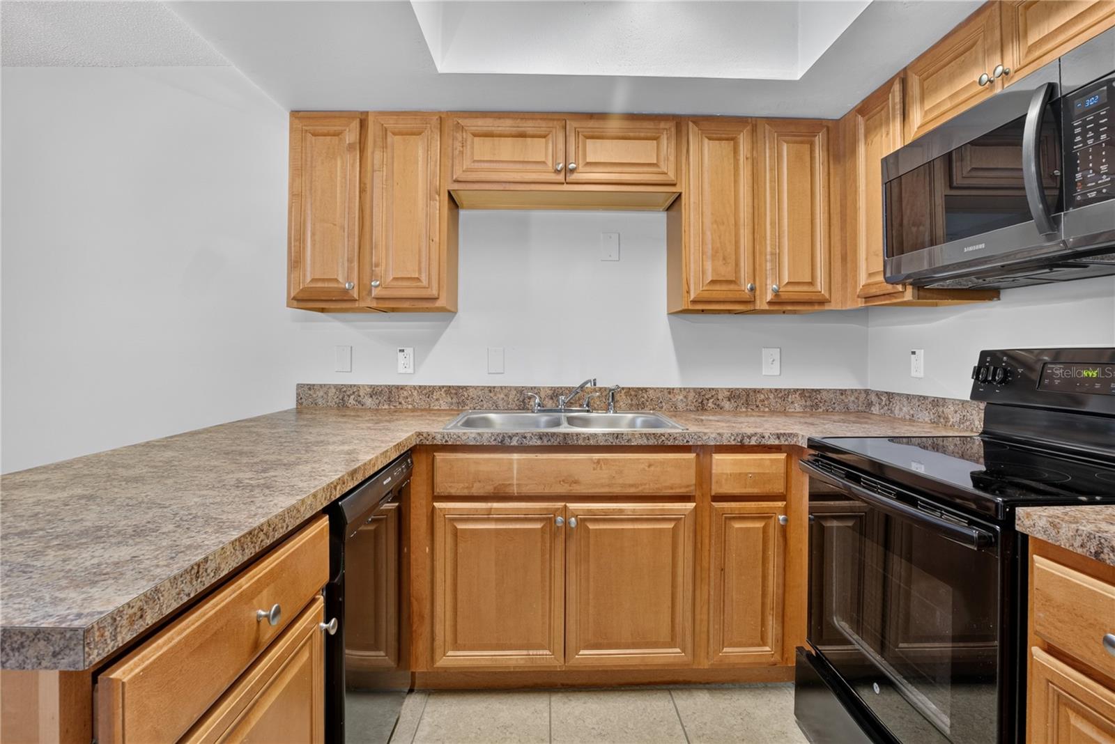 WINDTREE GARDENS CONDO PH 01 - Residential Lease