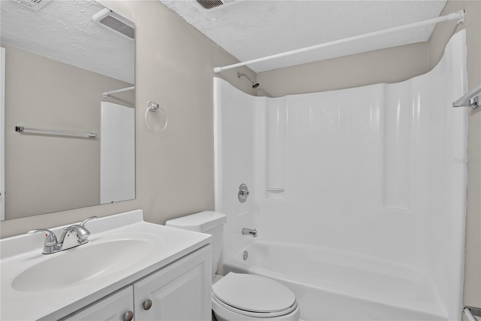 WINDTREE GARDENS CONDO PH 01 - Residential Lease