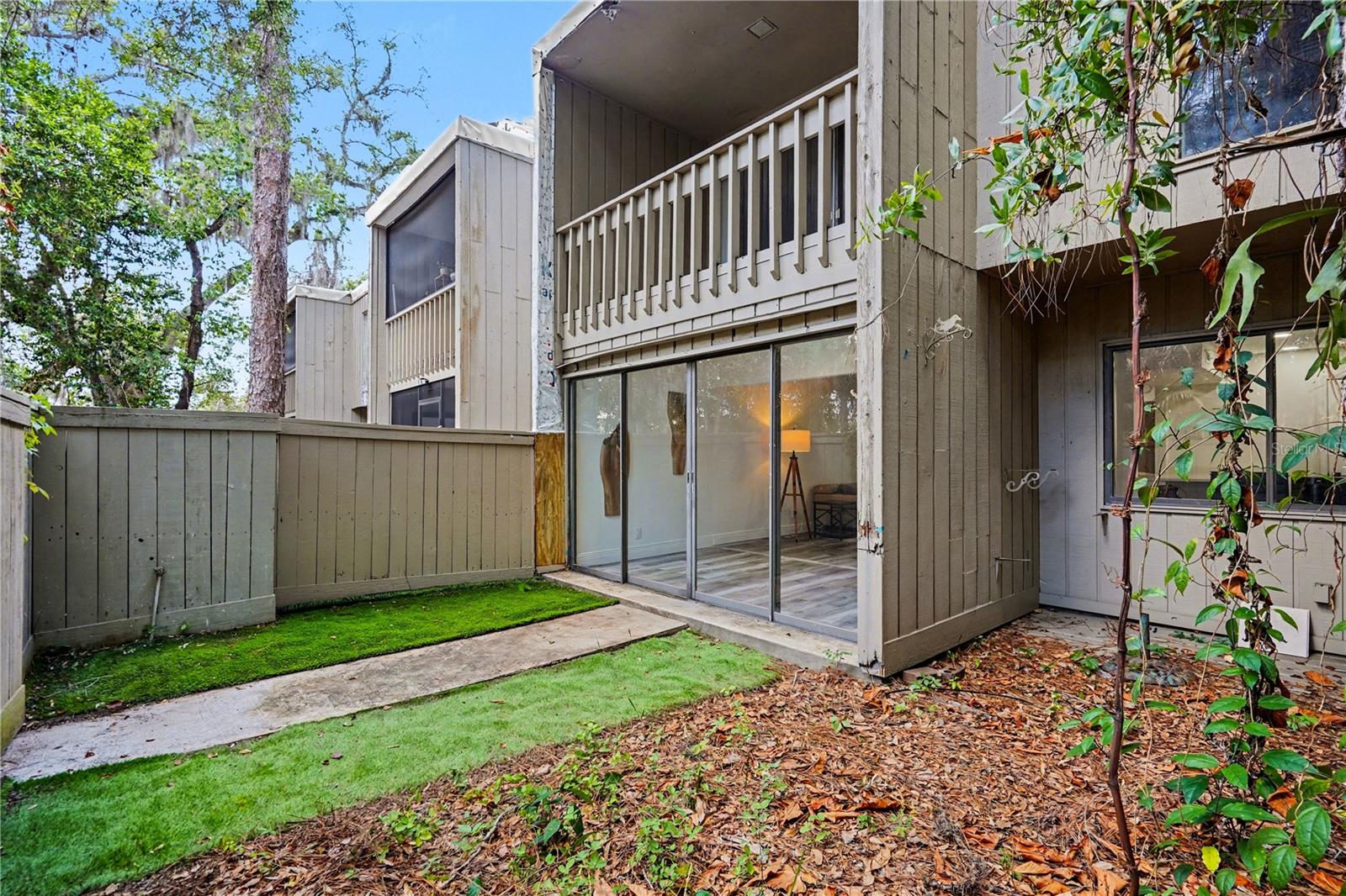 CROWN OAKS - Residential