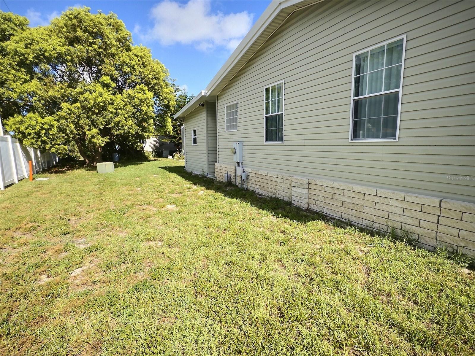 PALM HILL MOBILE HOME PARK UNREC - Residential Lease