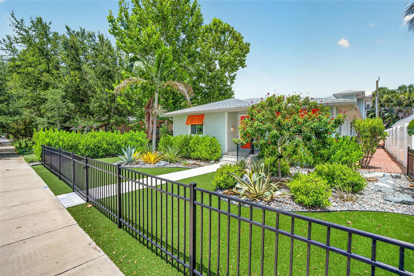 ROSS OAKS - Residential