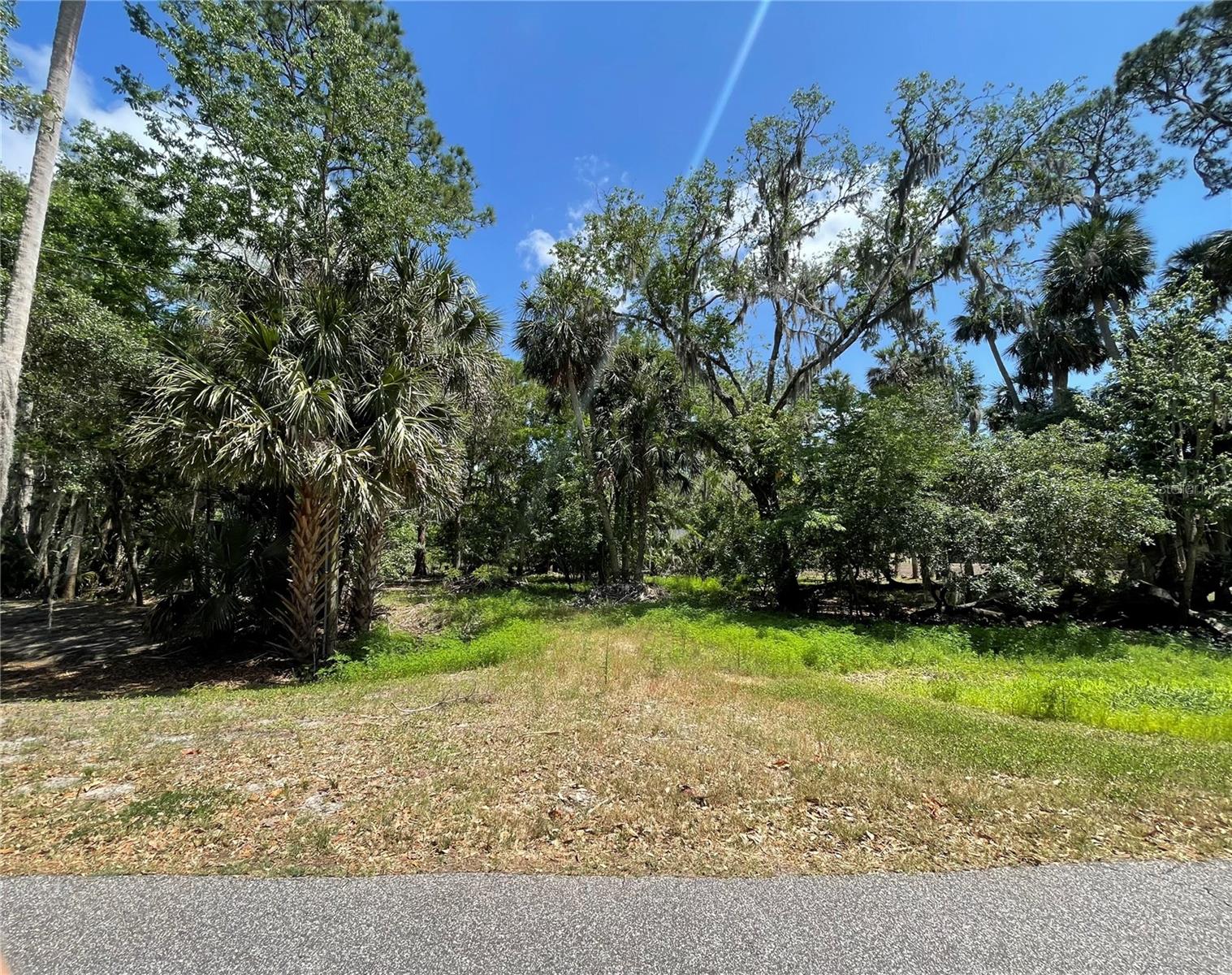 Build your dream home in the sought-after Stone Island community! This generously sized, buildable lot offers a private, serene setting perfect for kayaking, canoeing, and enjoying the outdoors.
Residents of Stone Island enjoy exceptional amenities, including a private boat ramp to Lake Monroe, horse stables, acres of parks, a playground, pickleball and tennis courts, and golf cart-friendly streets. The nearby Spring-to-Spring bike trail provides even more opportunities for adventure.
Just 5 miles from I-4, this peaceful retreat offers an easy commute while the scenic drive along Lake Monroe makes coming home a joy. Experience the charm, beauty, and lifestyle that make Stone Island one of Florida’s hidden gems.
Come see why this is the perfect place to call home!