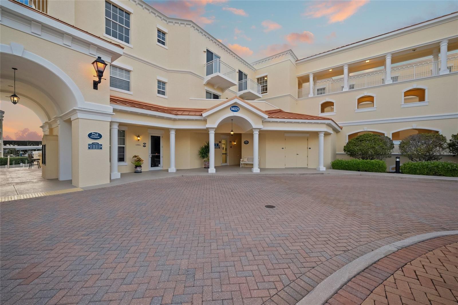 VILLAS/HARBOR VILLAGE - Residential