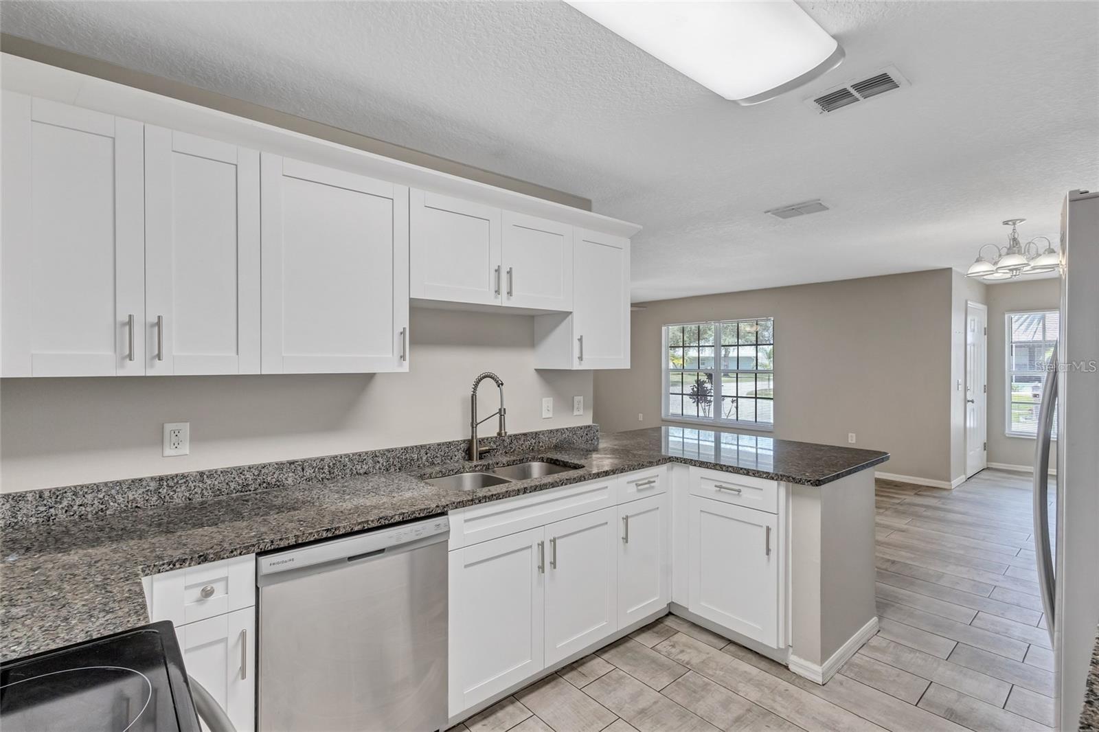 SUMMERVIEW OAKS SUB - Residential