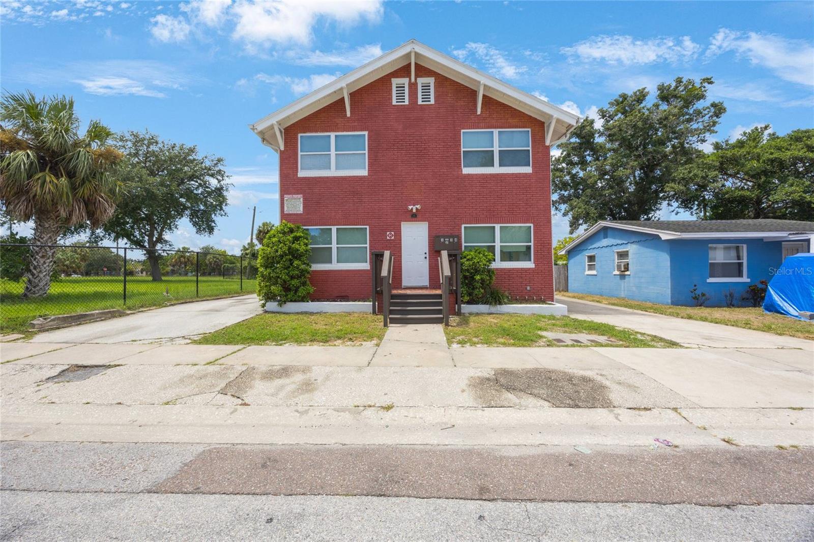 LA PLAZA - Residential Income