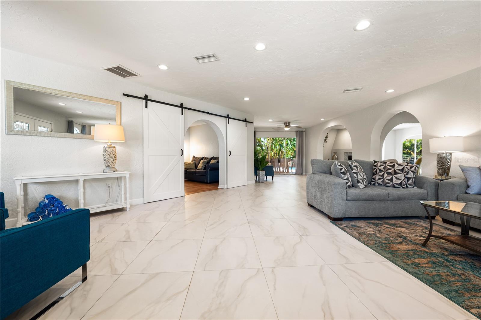 SOUTH GATE - Residential