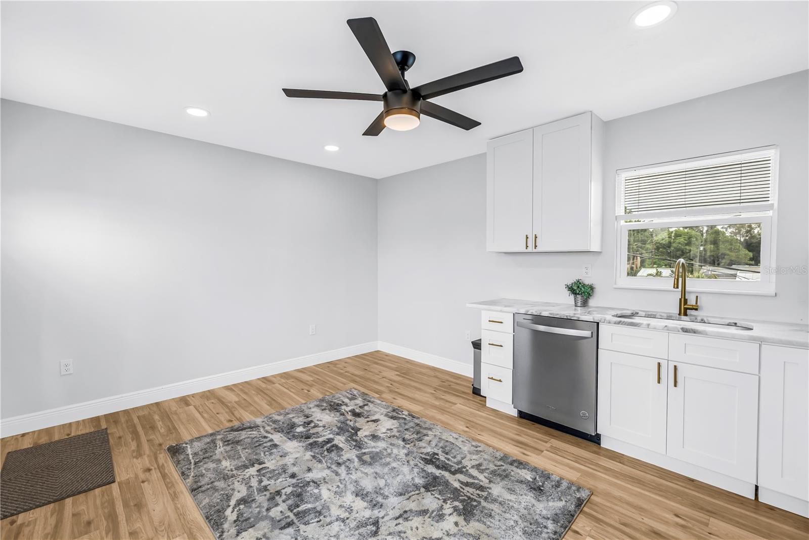 MEADOW LAWN 9TH ADD - Residential