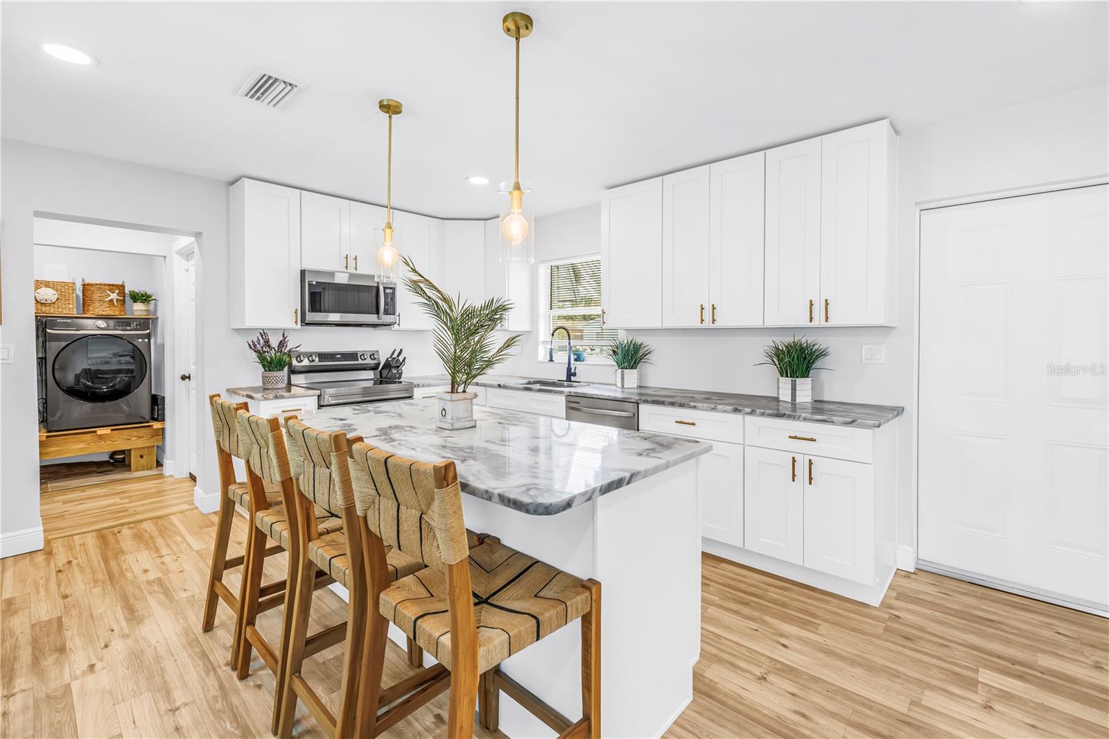 MEADOW LAWN 9TH ADD - Residential