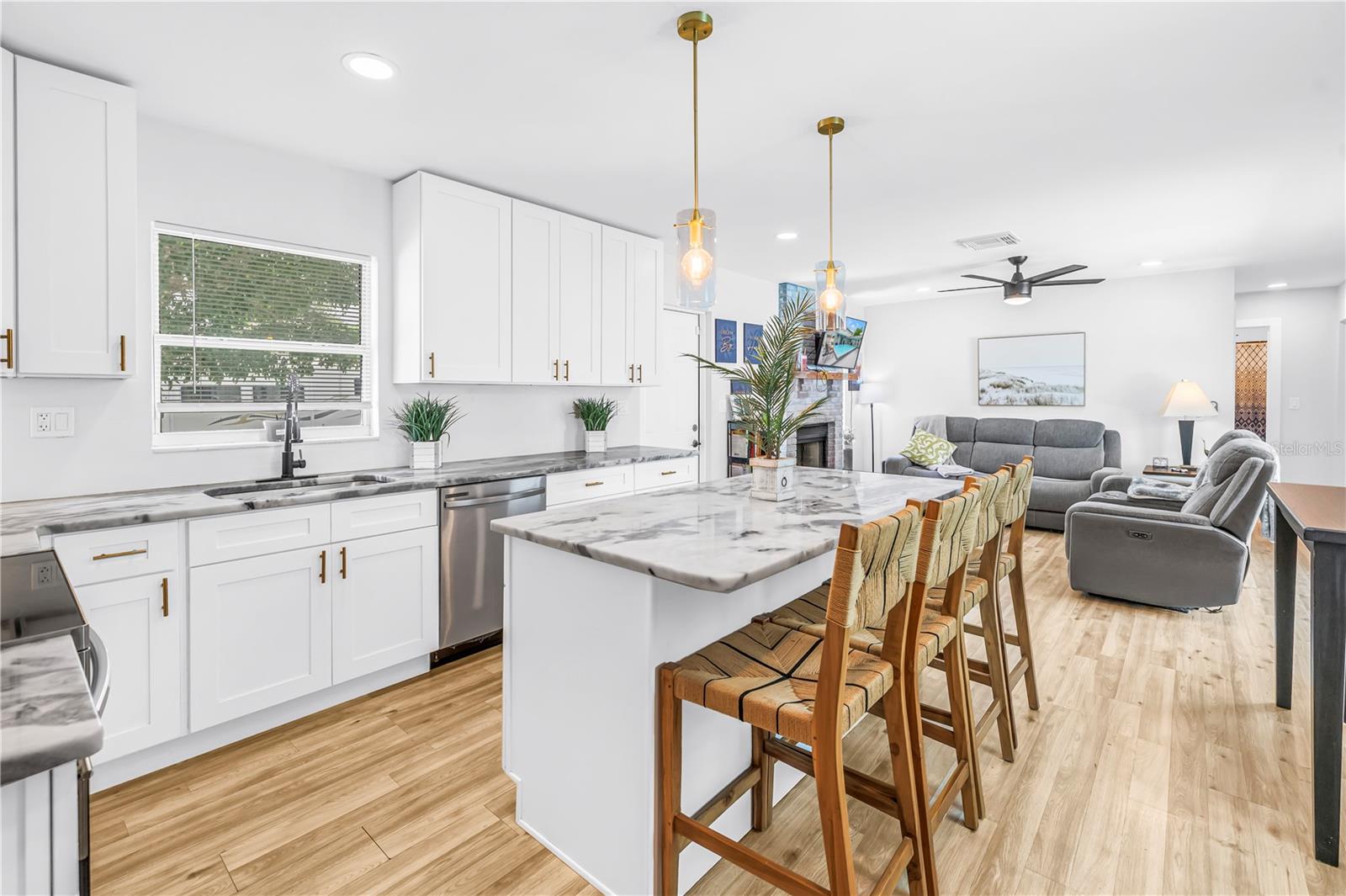 MEADOW LAWN 9TH ADD - Residential