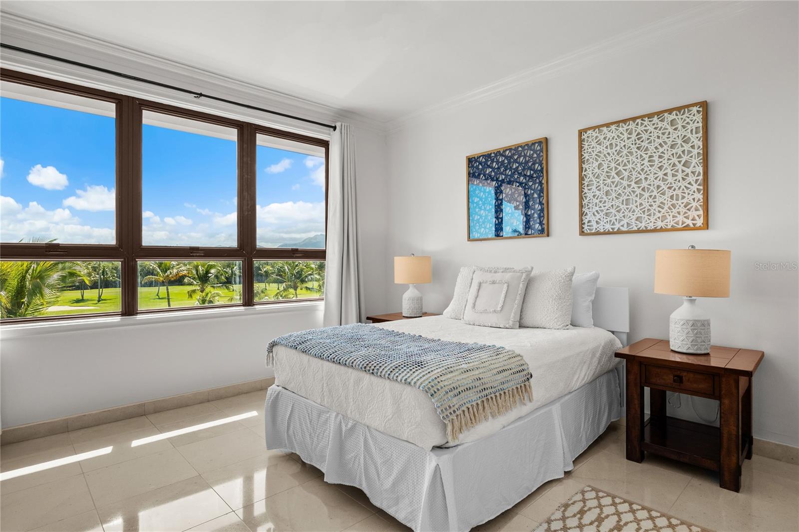COUNTRY CLUB RESIDENCES - Residential