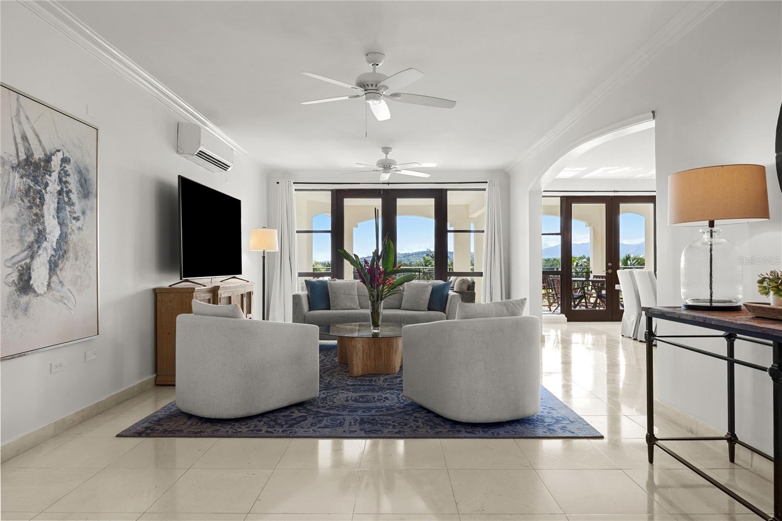 COUNTRY CLUB RESIDENCES - Residential
