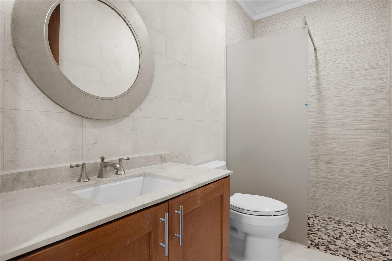 COUNTRY CLUB RESIDENCES - Residential
