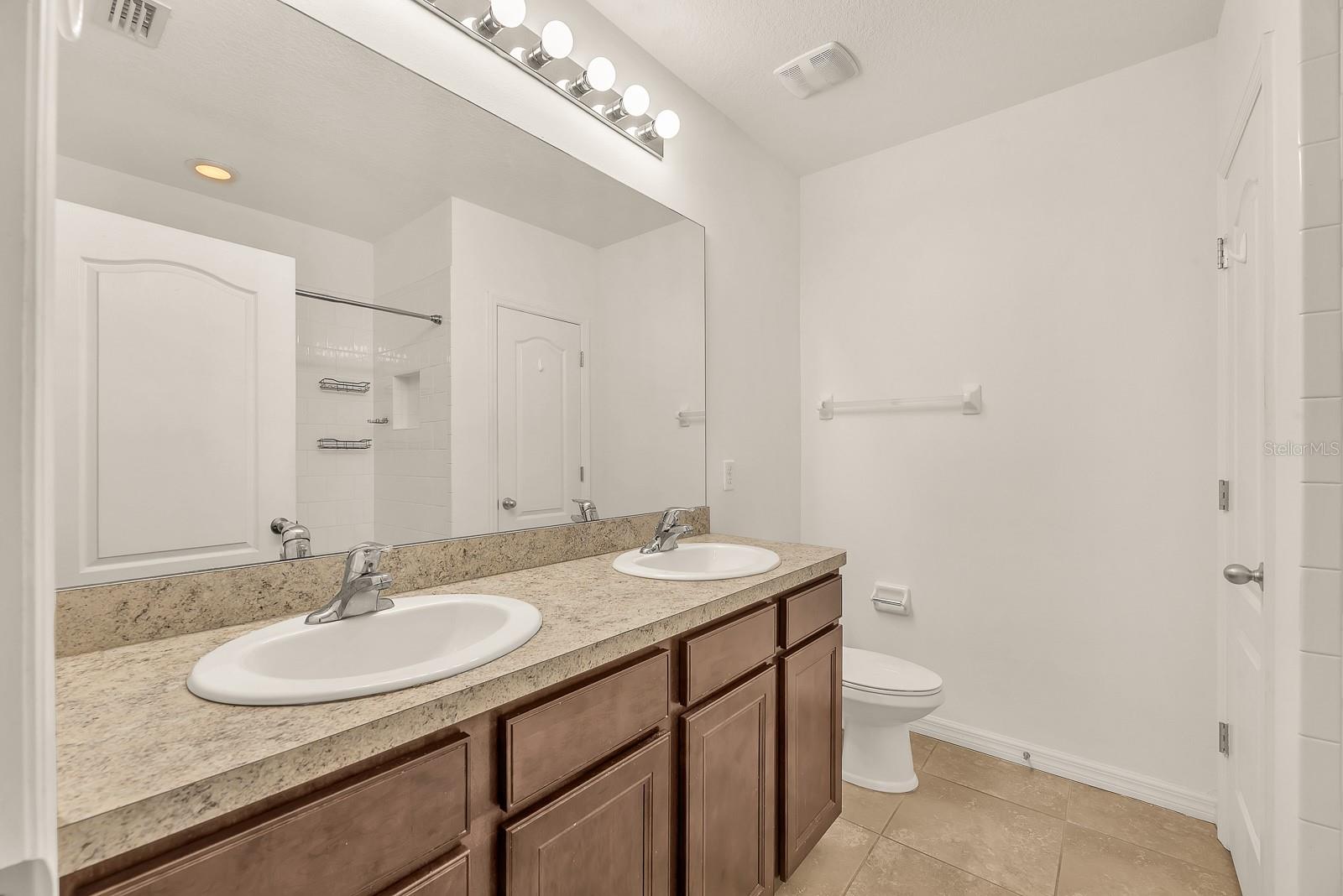 HIDDEN RIVER TWNHMS PH 2 - Residential Lease