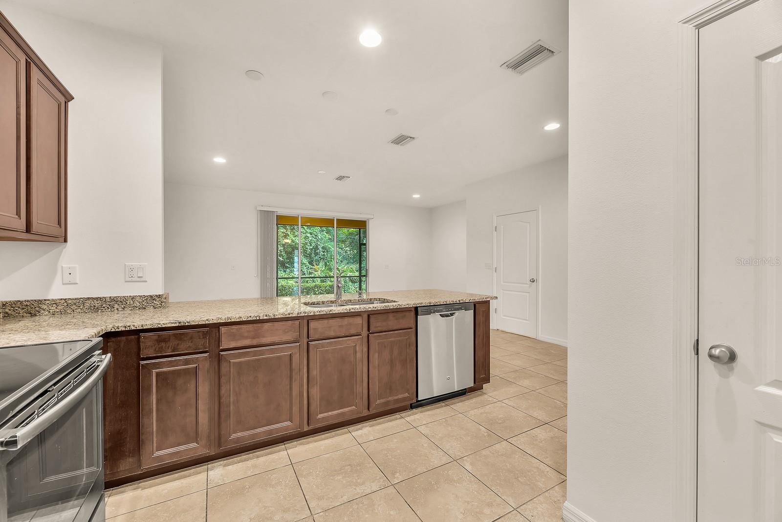 HIDDEN RIVER TWNHMS PH 2 - Residential Lease