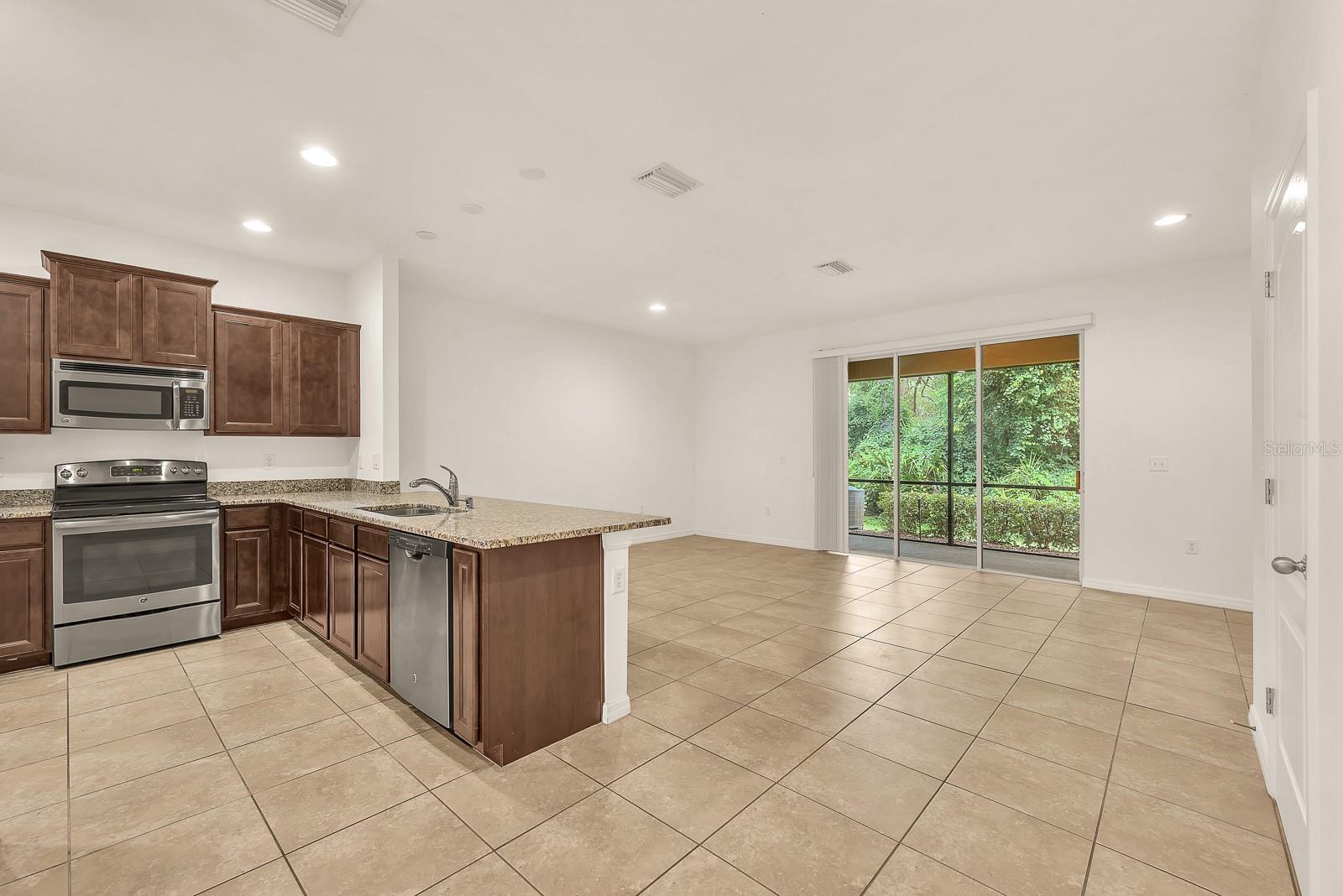 HIDDEN RIVER TWNHMS PH 2 - Residential Lease