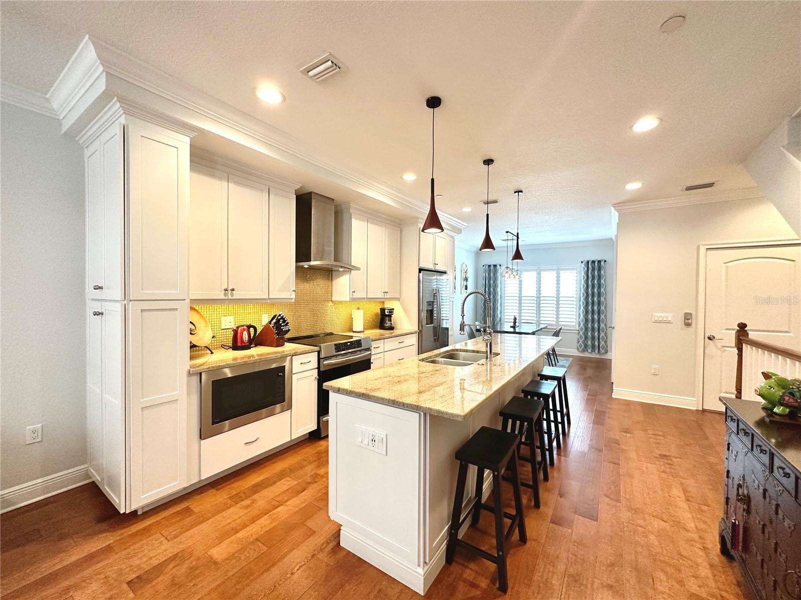REGENT LANE - Residential