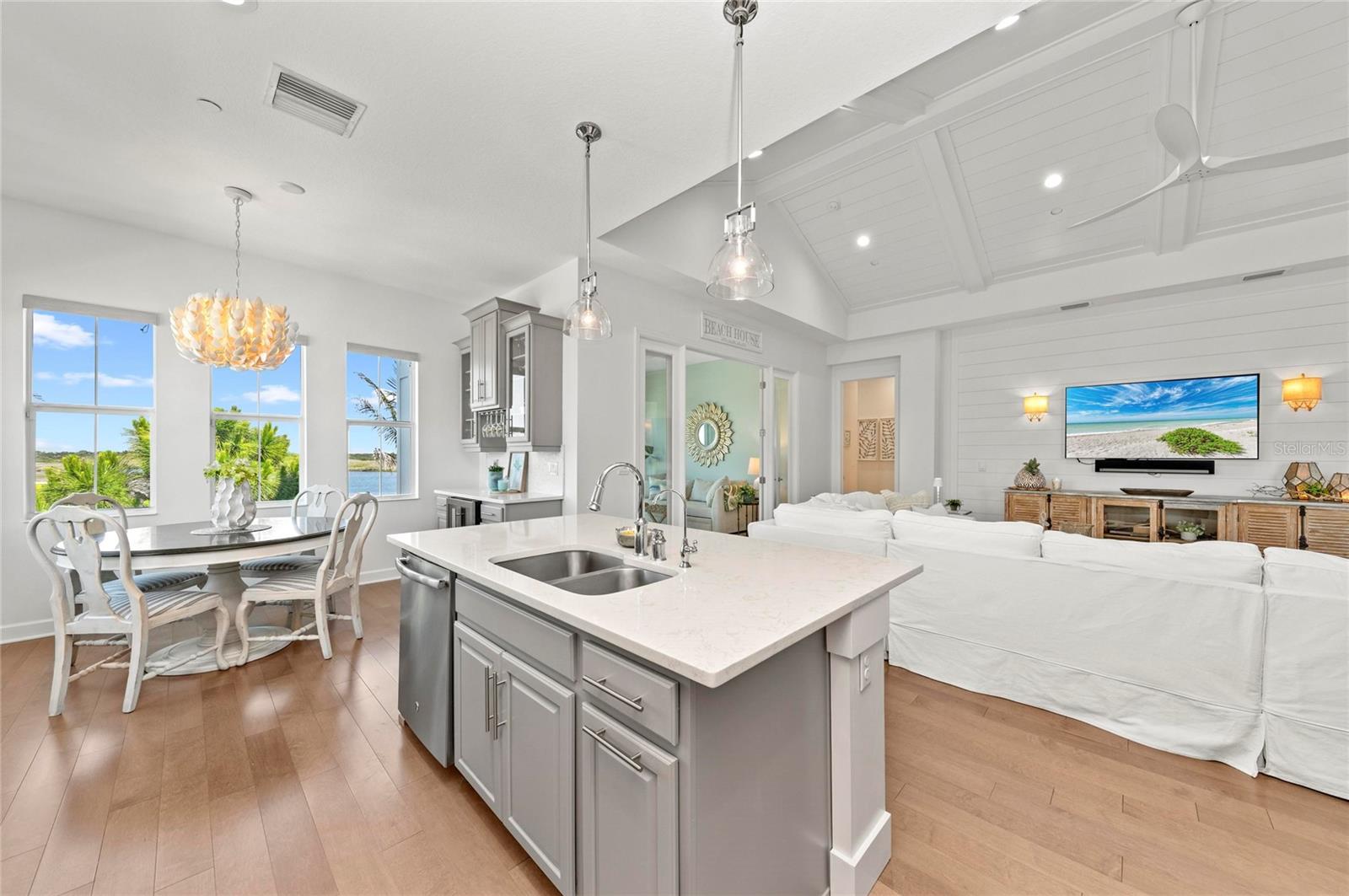 EDGEWATER WALK II/HARBOUR ISLE - Residential