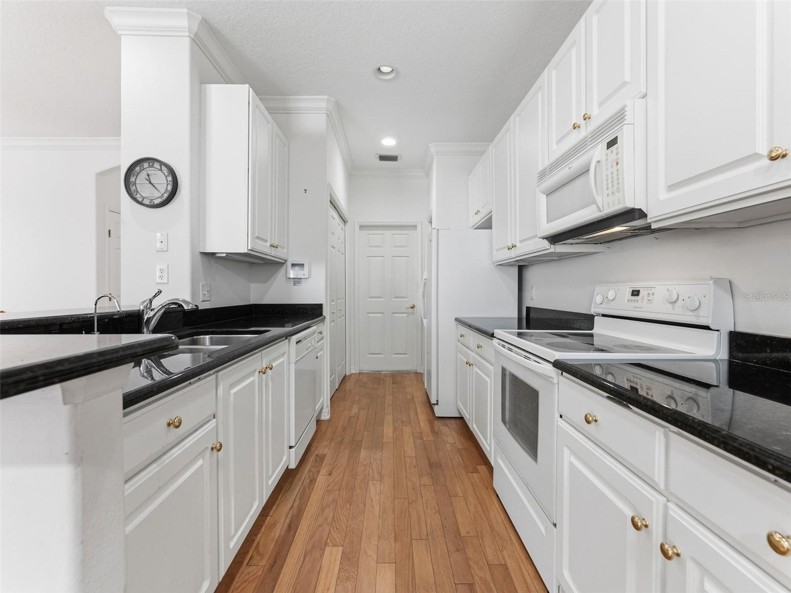 MEADOWOOD OAKS - Residential