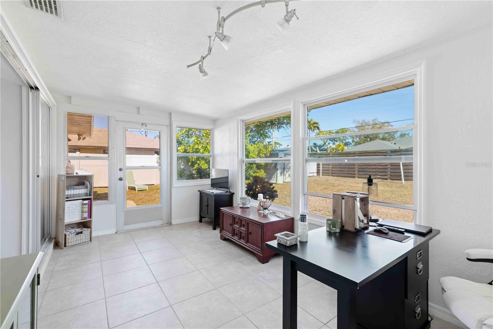 SOUTH VENICE - Residential