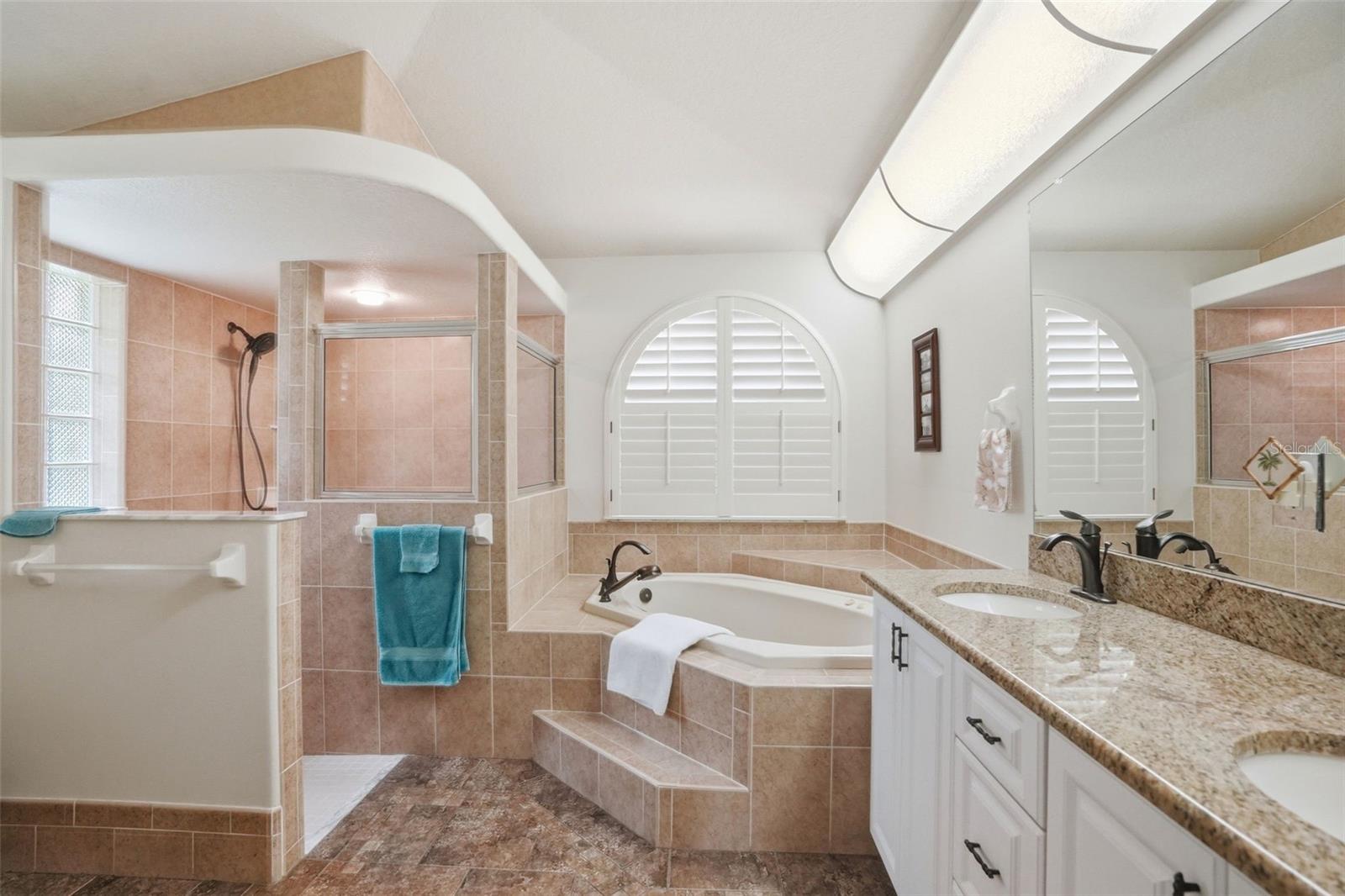 PRISTINE PLACE PH 1 - Residential