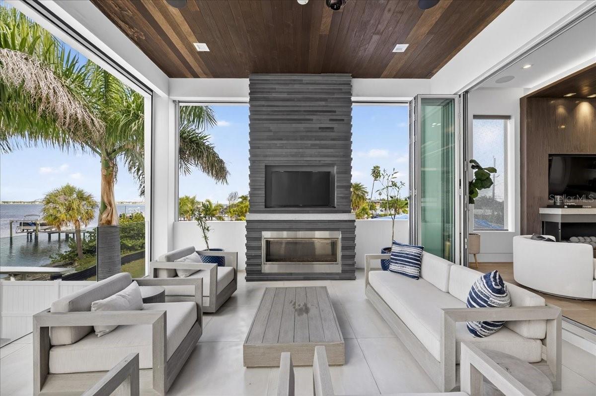 BOCA CIEGA ISLE - Residential