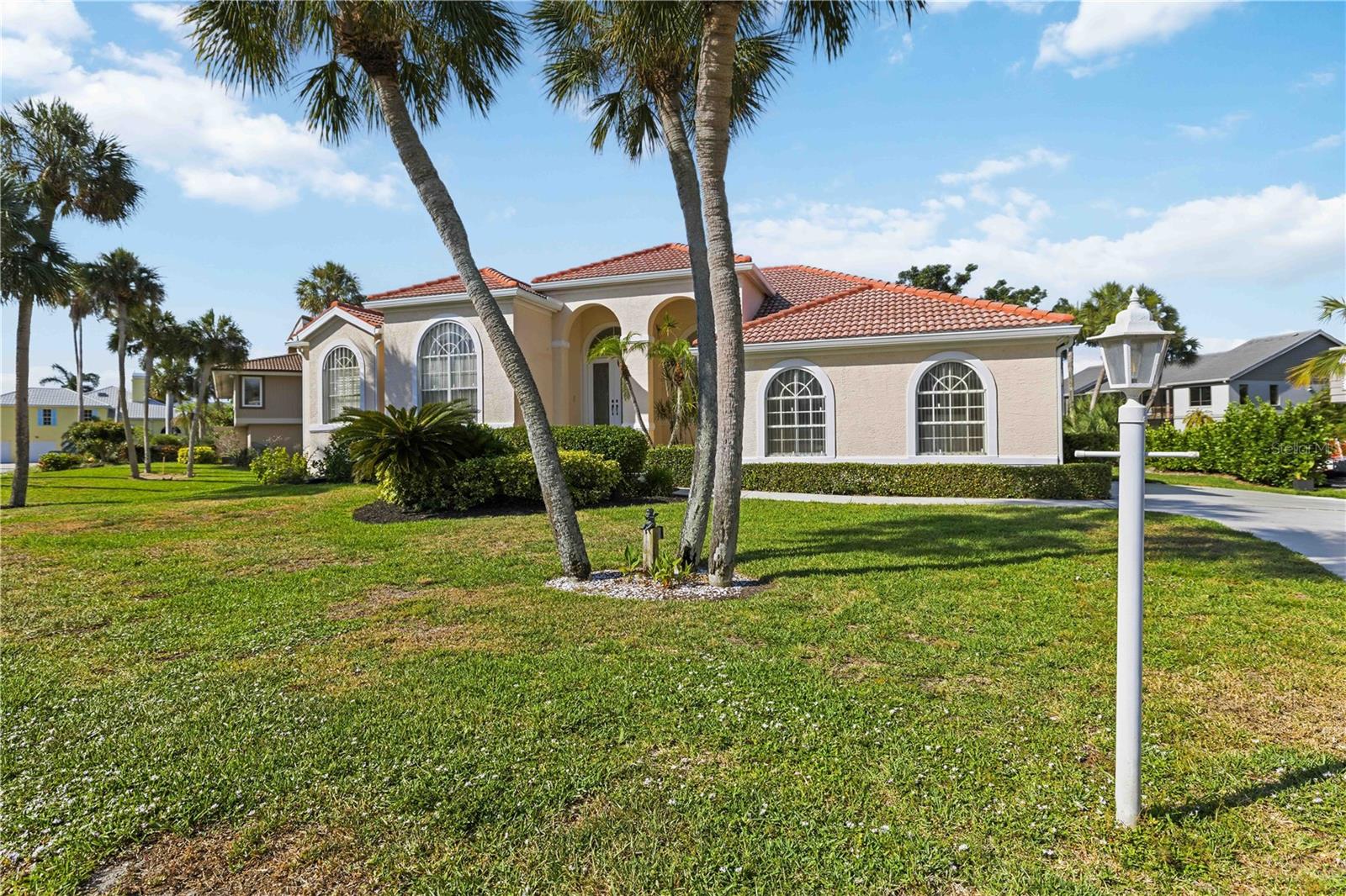 BAY ISLES - Residential