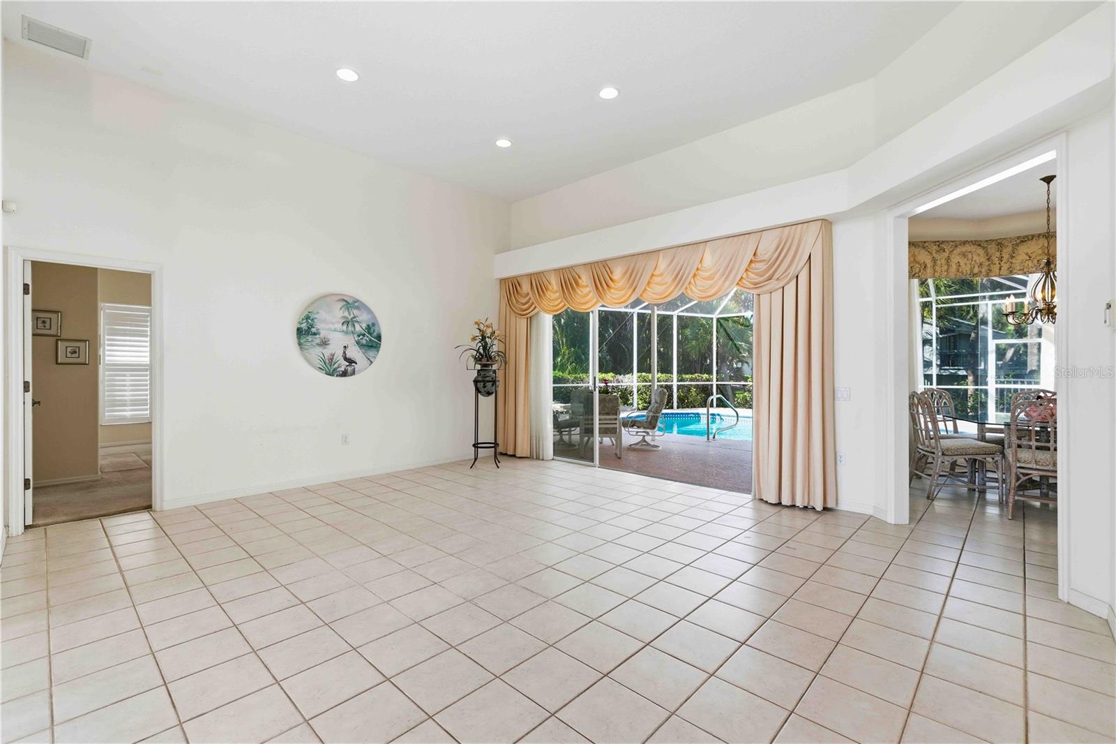 BAY ISLES - Residential