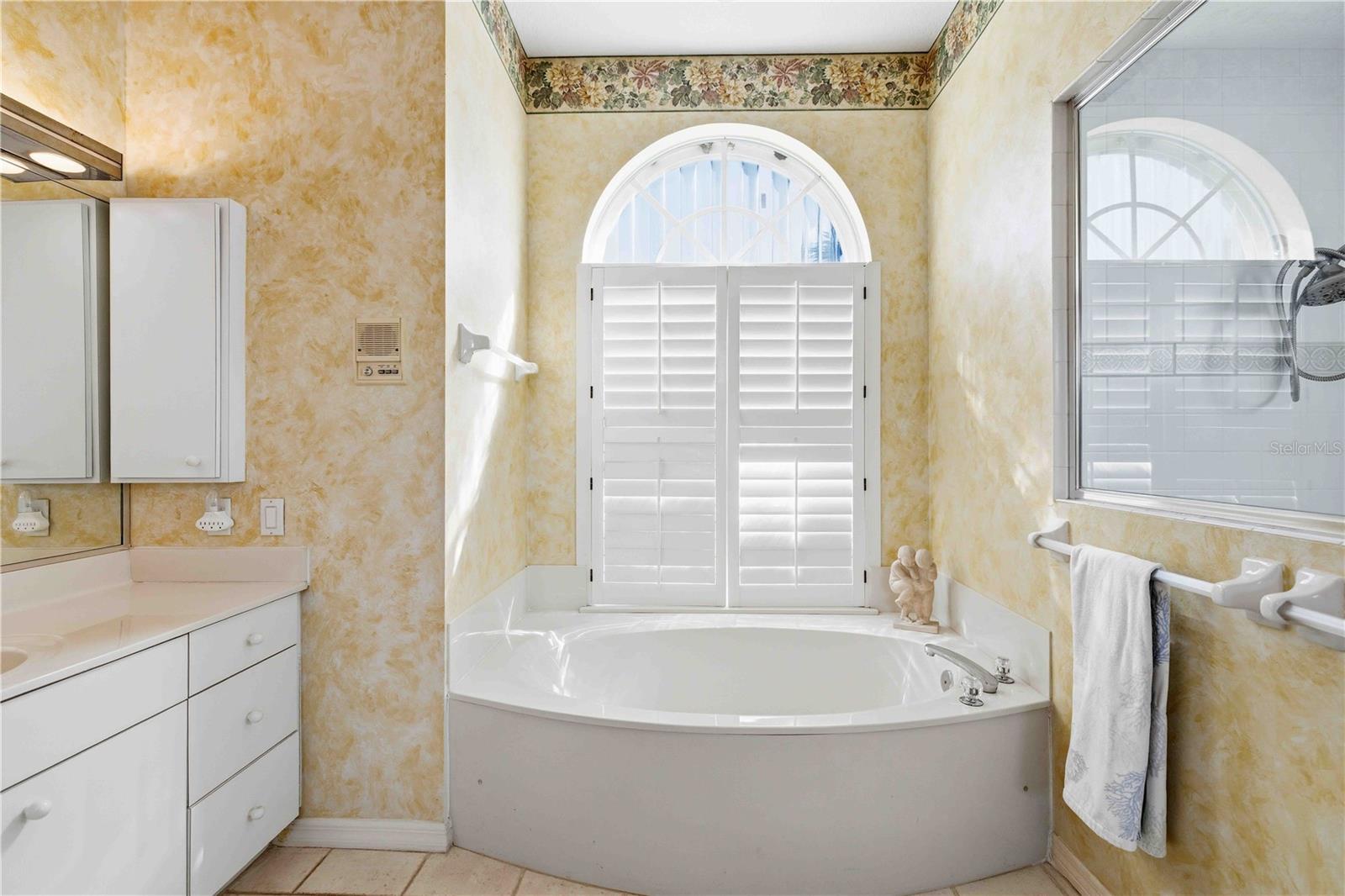 BAY ISLES - Residential