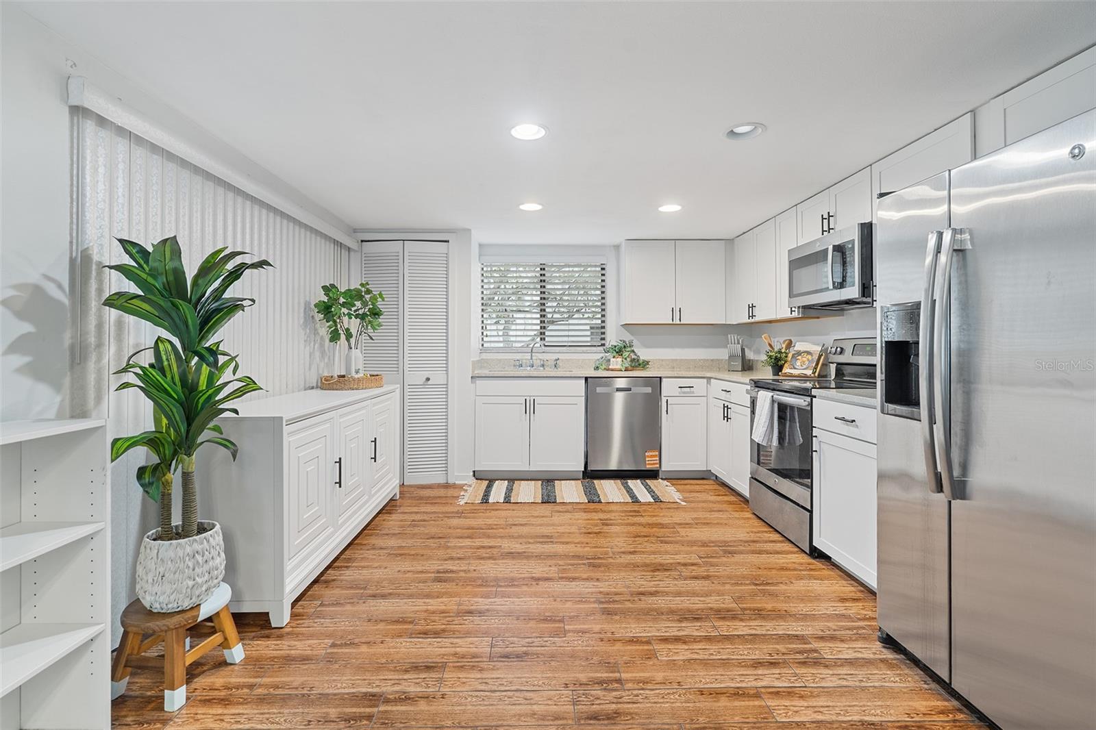 SUN BAY CLUB CONDO UT 1 - Residential