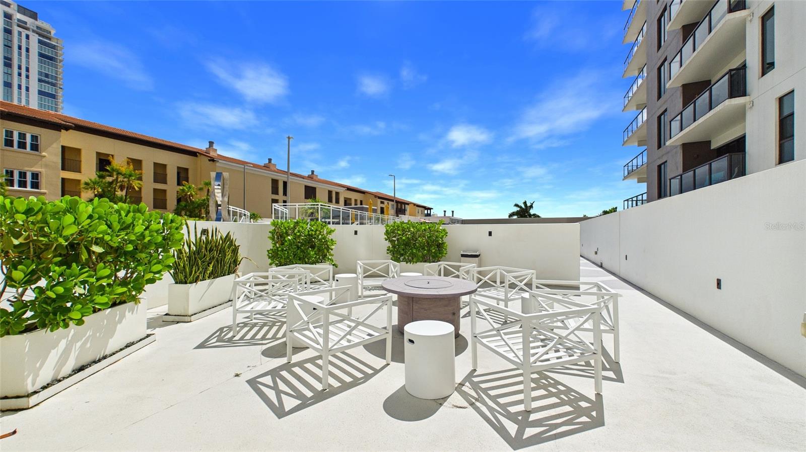 SALVADOR THE CONDO - Residential