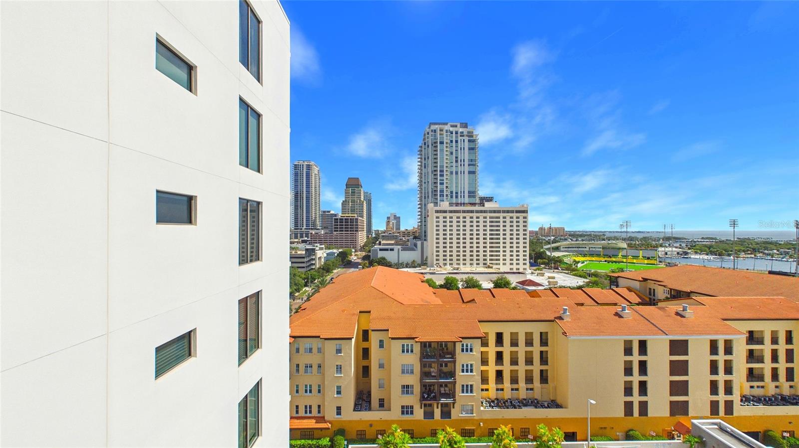 SALVADOR THE CONDO - Residential