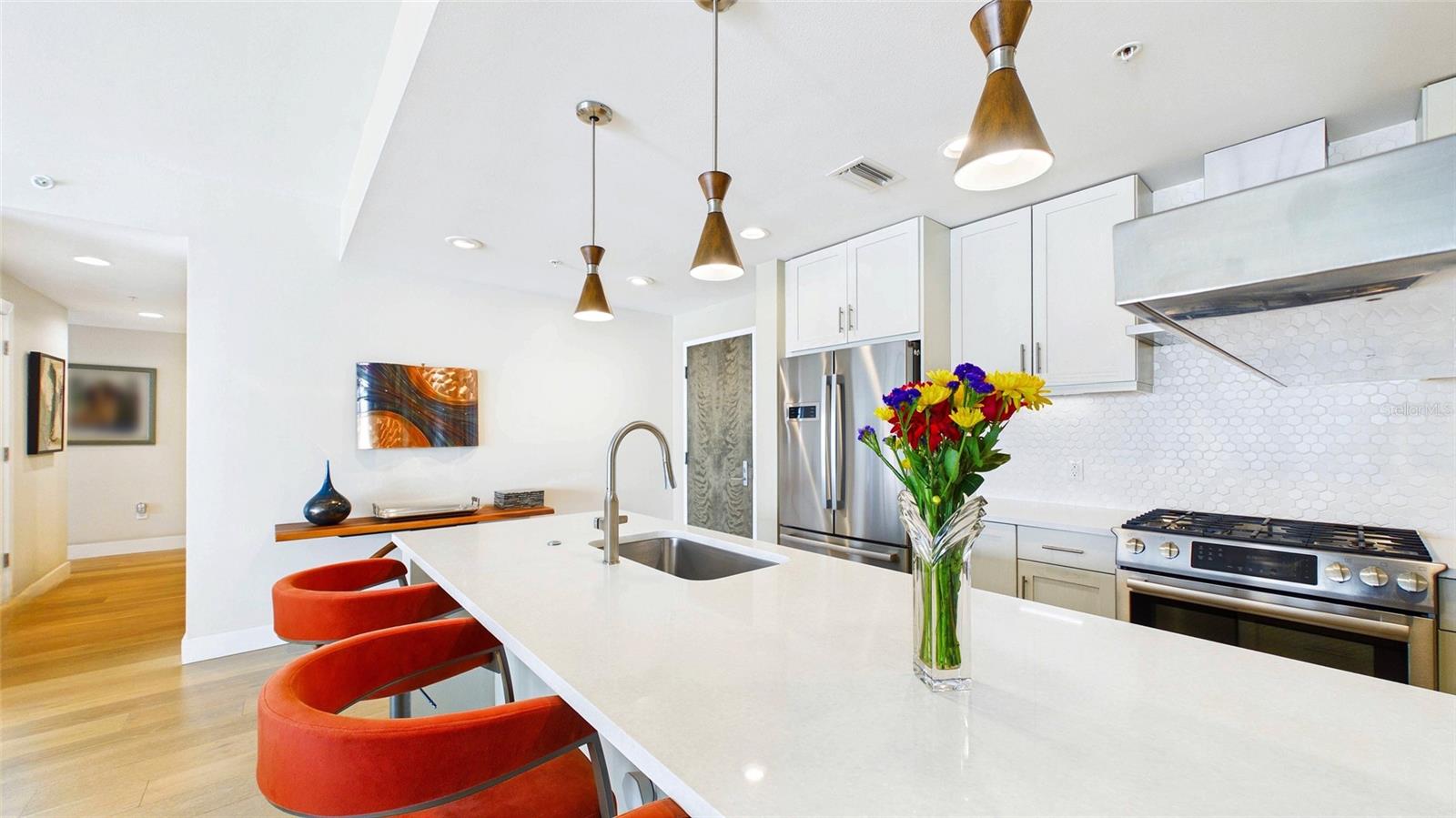 SALVADOR THE CONDO - Residential