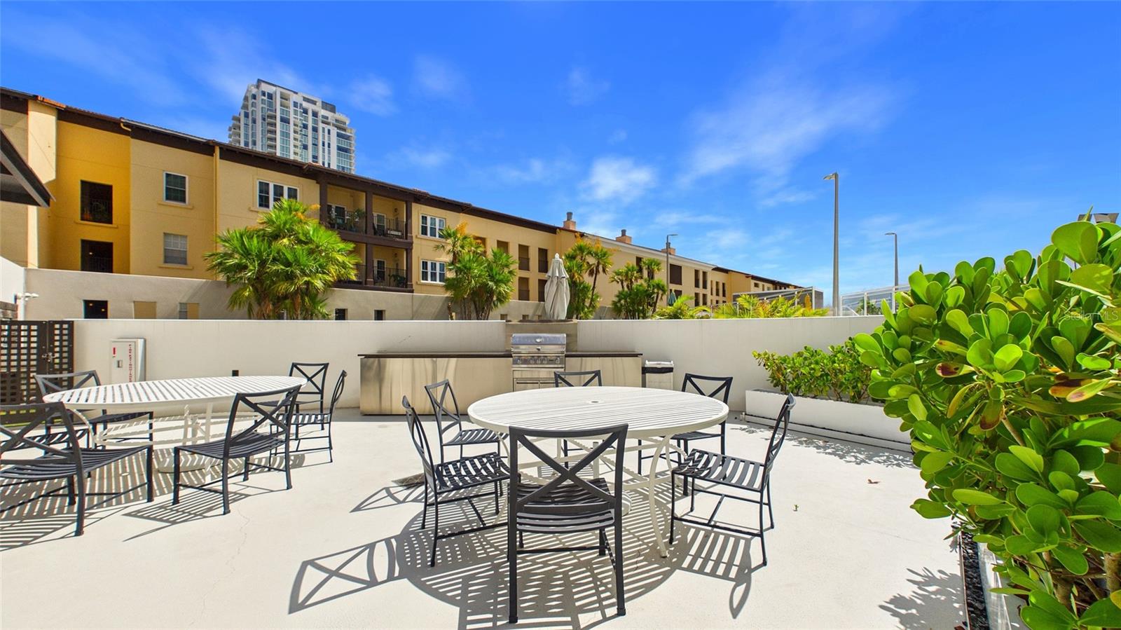 SALVADOR THE CONDO - Residential