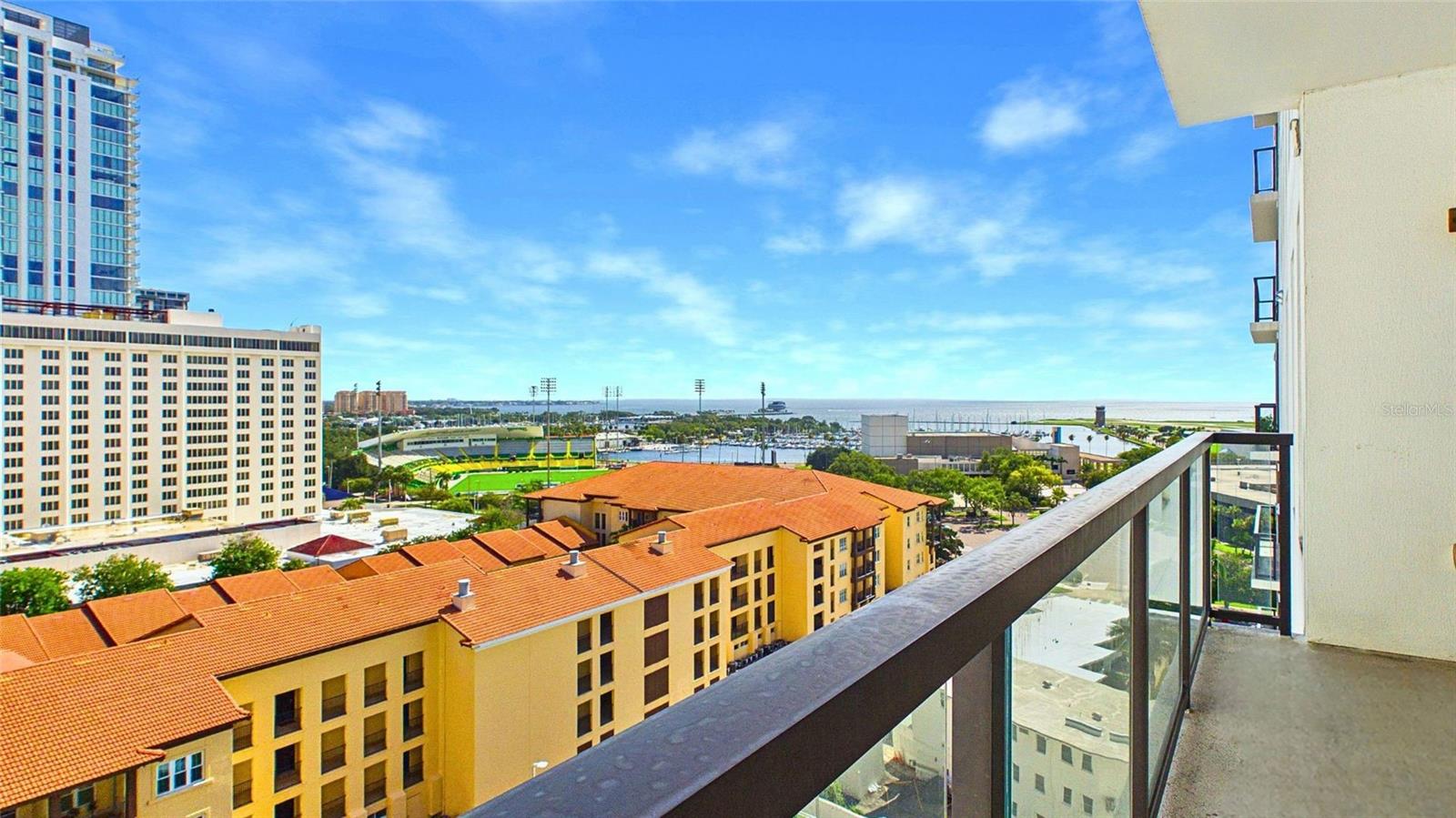 SALVADOR THE CONDO - Residential