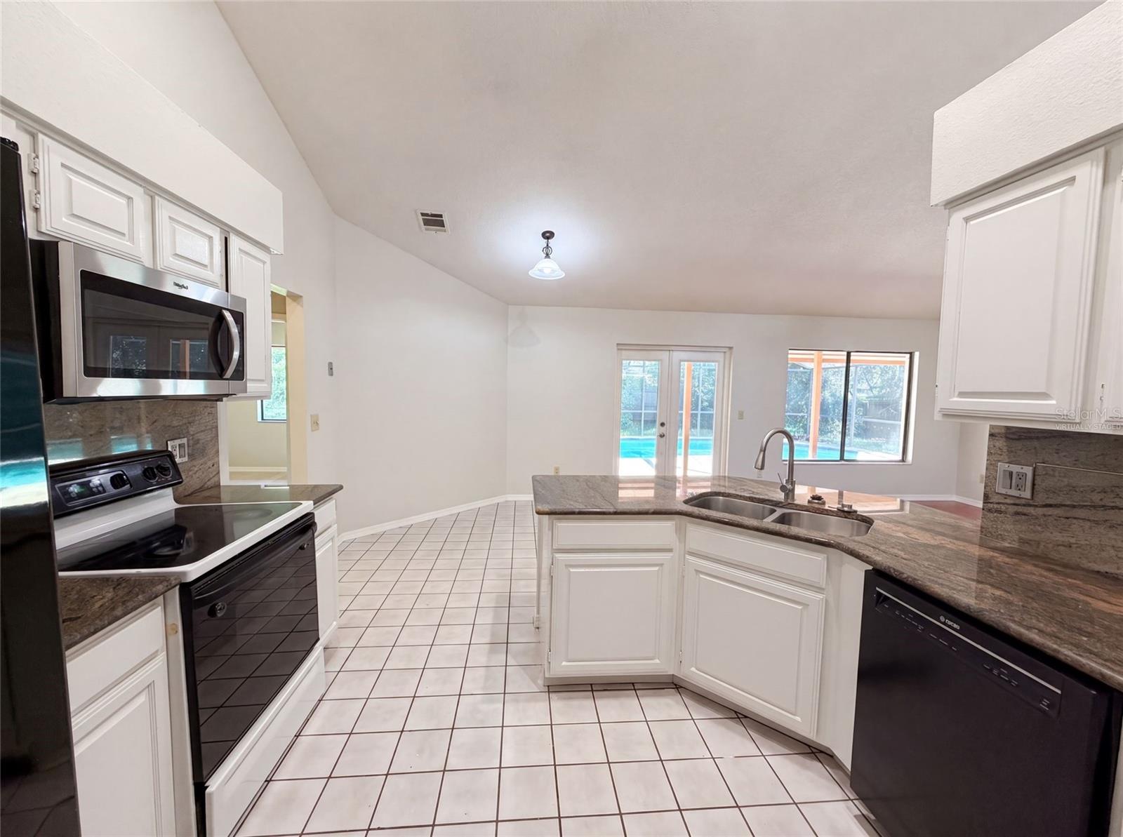 LAKE MARY WOODS - Residential